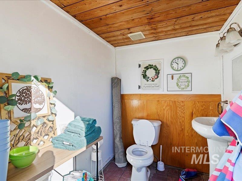 2109 S Happy Valley, Nampa, Idaho 83686, 4 Bedrooms, 3.5 Bathrooms, Residential For Sale, Price $650,000,MLS 98973438