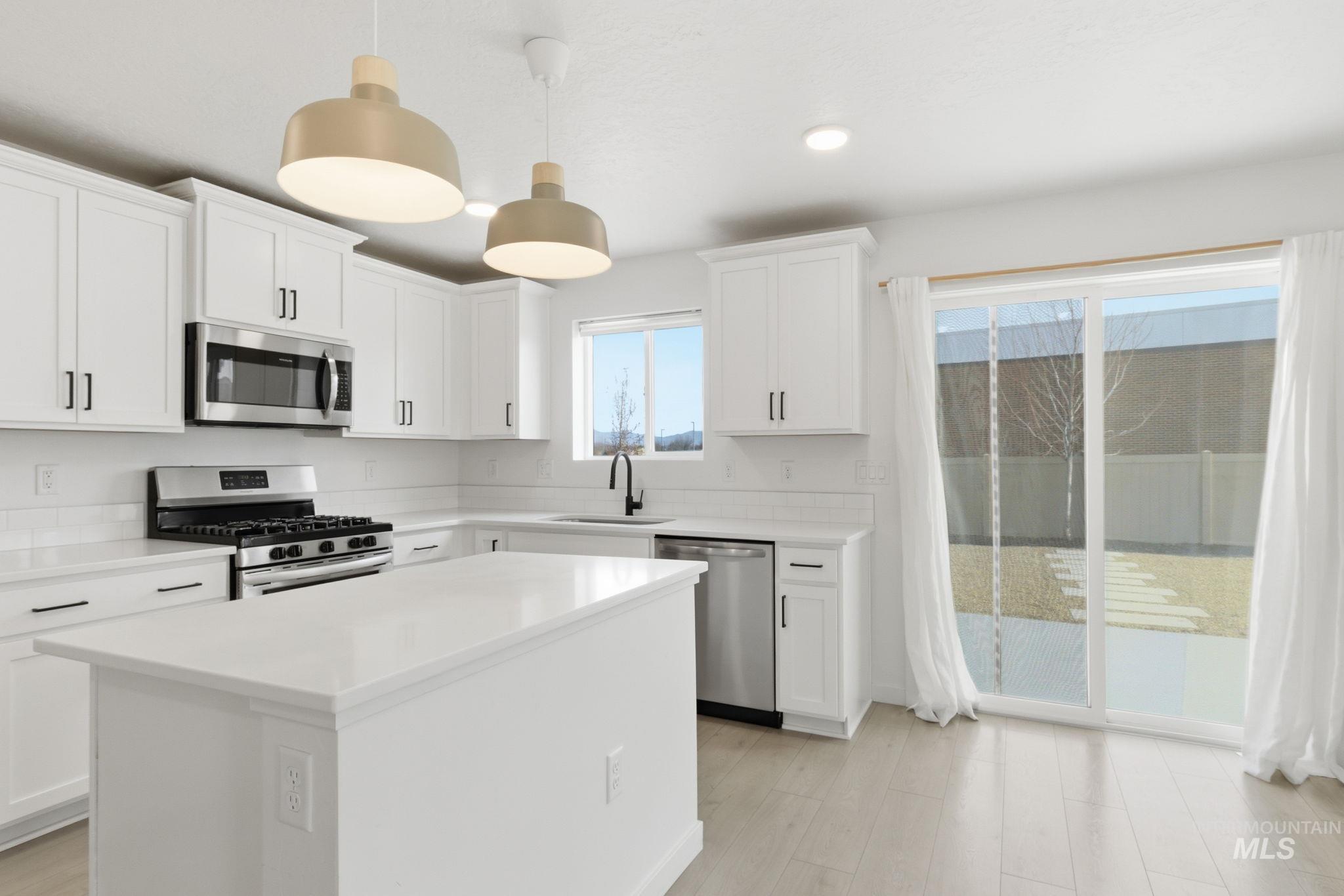 6166 S Carlburg Pl., Boise, Idaho 83709, 3 Bedrooms, 2.5 Bathrooms, Residential For Sale, Price $525,000,MLS 98973442