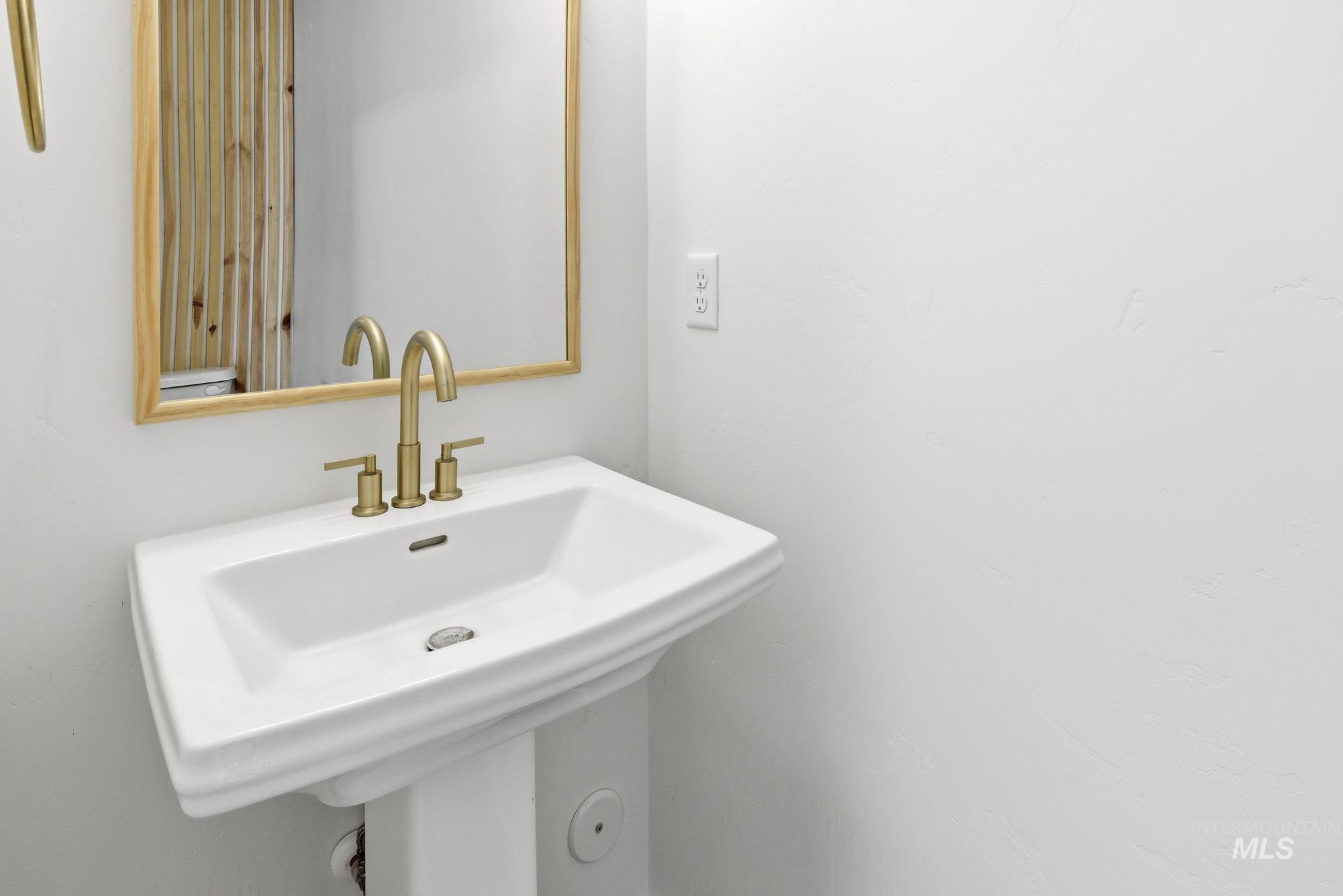 6166 S Carlburg Pl., Boise, Idaho 83709, 3 Bedrooms, 2.5 Bathrooms, Residential For Sale, Price $525,000,MLS 98973442