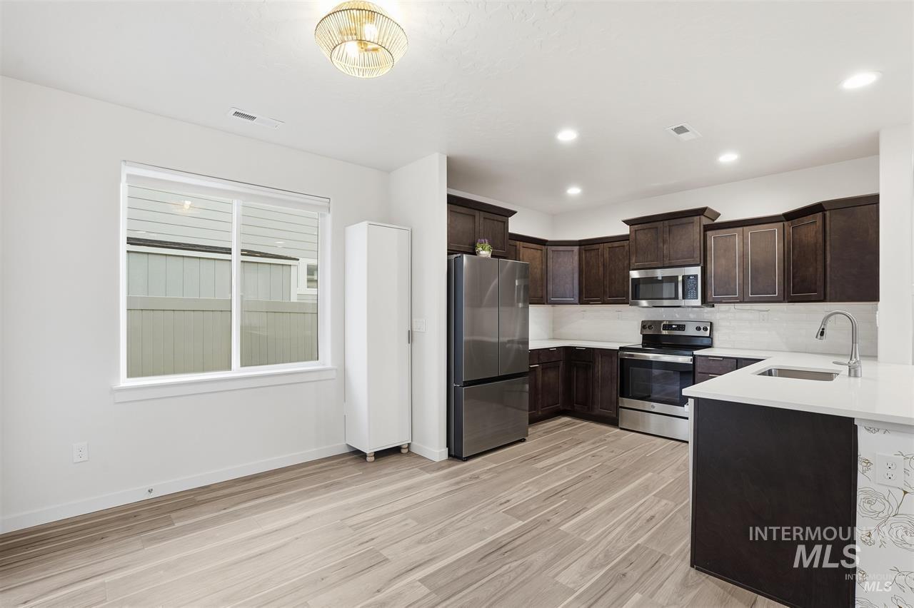 449 W Winnipeg St., Meridian, Idaho 83642, 3 Bedrooms, 2.5 Bathrooms, Rental For Rent, Price $2,300,MLS 98973447