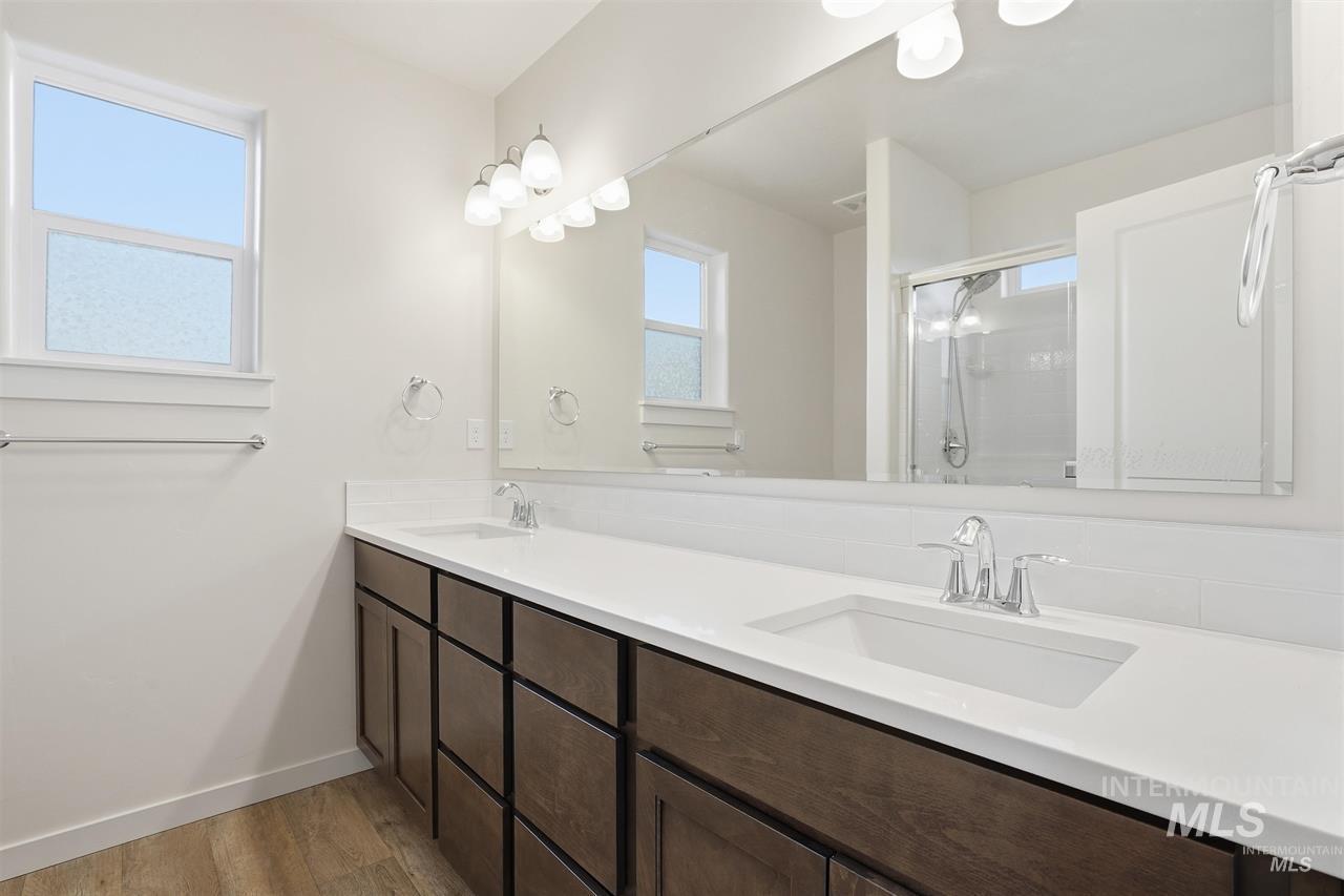 449 W Winnipeg St., Meridian, Idaho 83642, 3 Bedrooms, 2.5 Bathrooms, Rental For Rent, Price $2,300,MLS 98973447