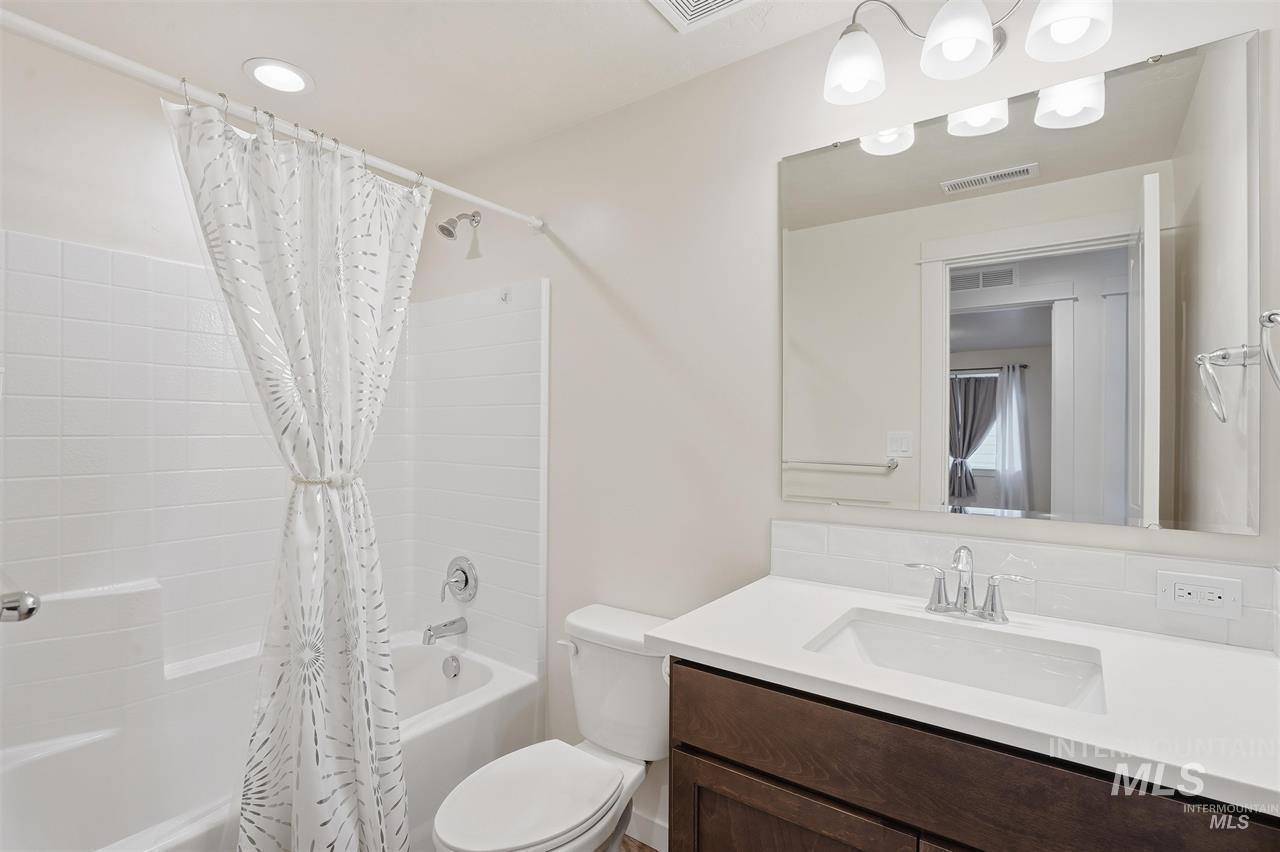 449 W Winnipeg St., Meridian, Idaho 83642, 3 Bedrooms, 2.5 Bathrooms, Rental For Rent, Price $2,300,MLS 98973447