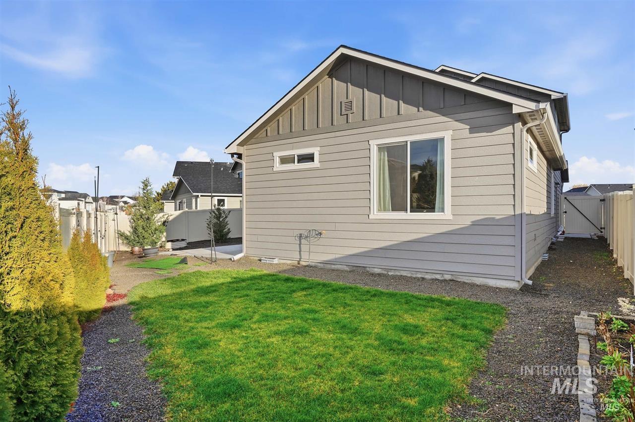 449 W Winnipeg St., Meridian, Idaho 83642, 3 Bedrooms, 2.5 Bathrooms, Rental For Rent, Price $2,300,MLS 98973447