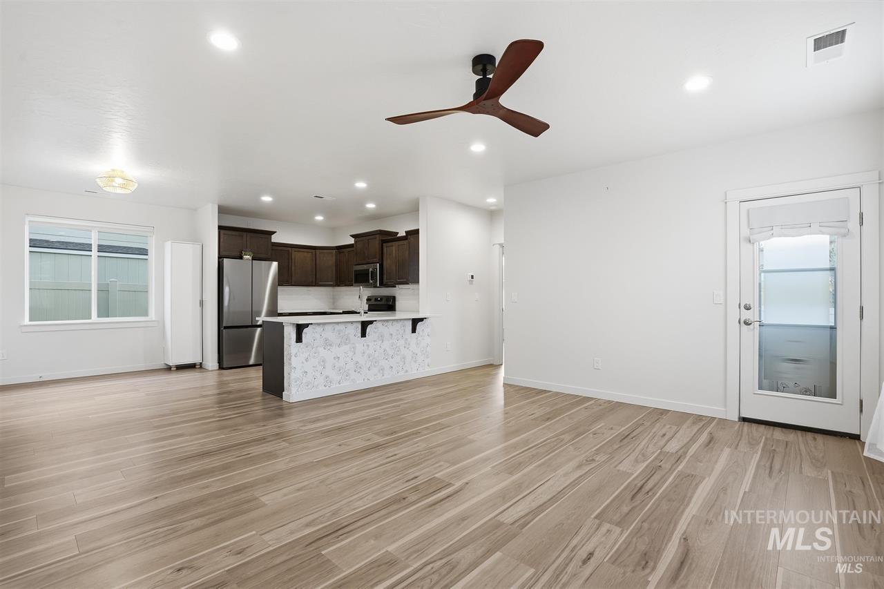 449 W Winnipeg St., Meridian, Idaho 83642, 3 Bedrooms, 2.5 Bathrooms, Rental For Rent, Price $2,300,MLS 98973447