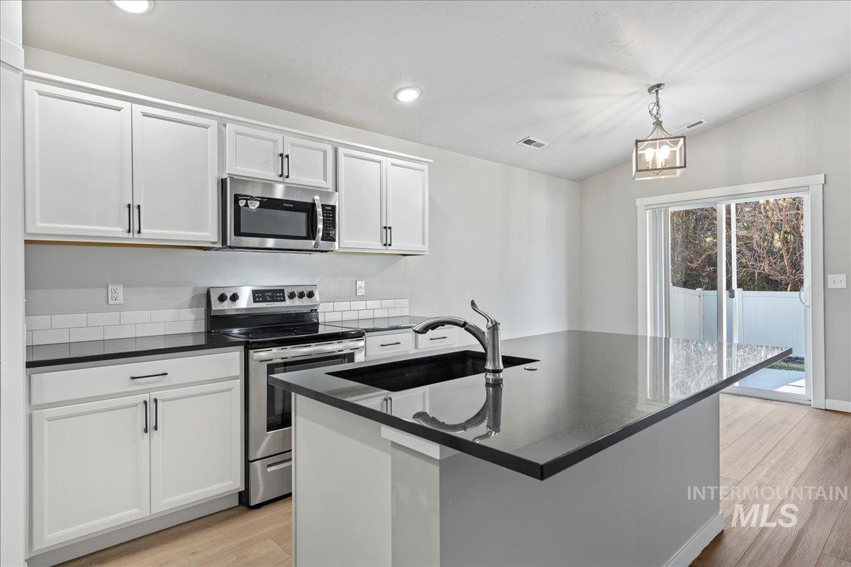 3061 S Green Forrest Way, Boise, Idaho 83709-3771, 3 Bedrooms, 2 Bathrooms, Residential For Sale, Price $449,990,MLS 98973454