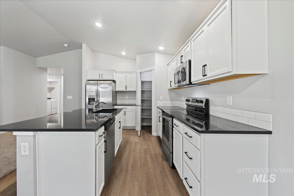 3061 S Green Forrest Way, Boise, Idaho 83709-3771, 3 Bedrooms, 2 Bathrooms, Residential For Sale, Price $449,990,MLS 98973454