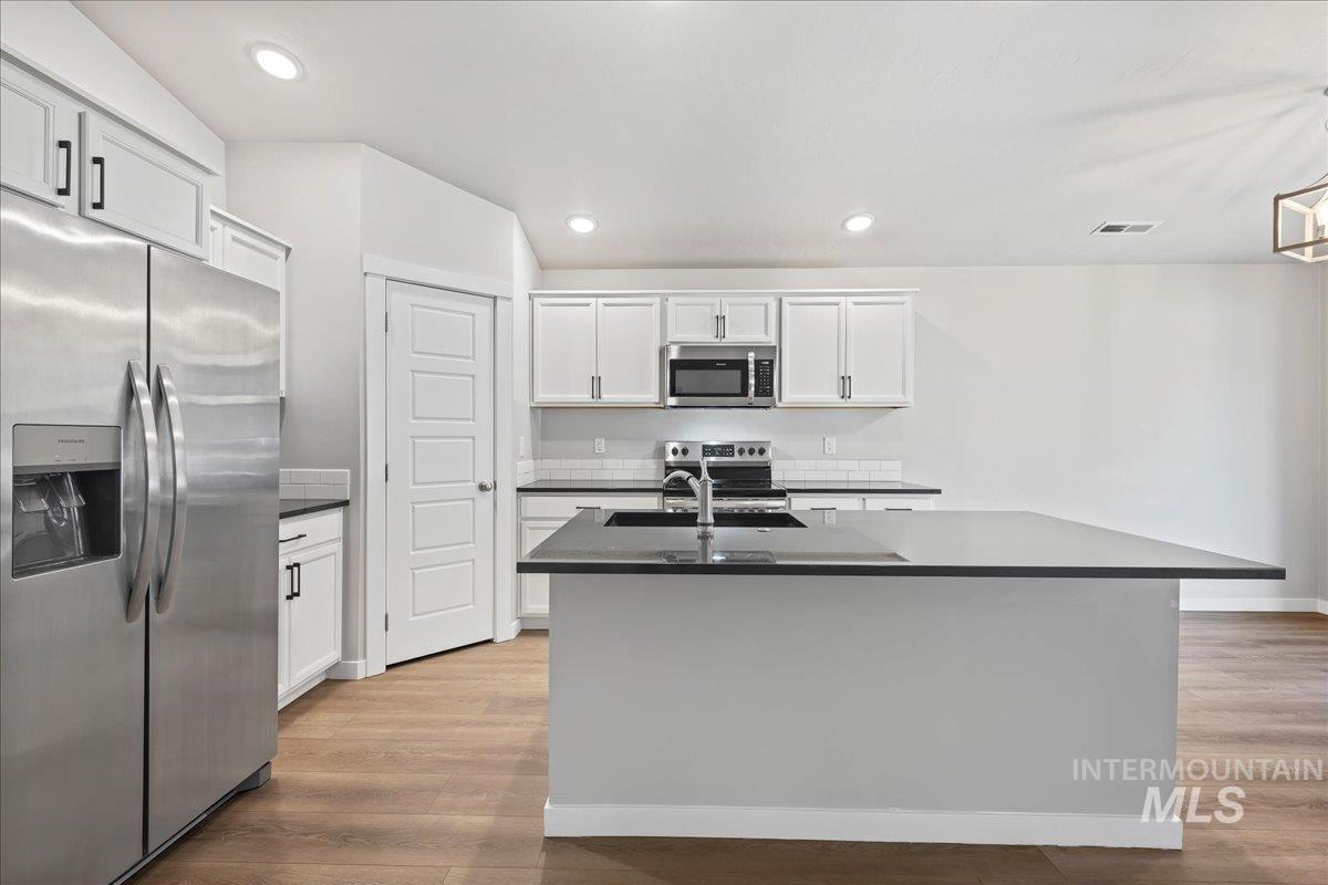 3061 S Green Forrest Way, Boise, Idaho 83709-3771, 3 Bedrooms, 2 Bathrooms, Residential For Sale, Price $449,990,MLS 98973454