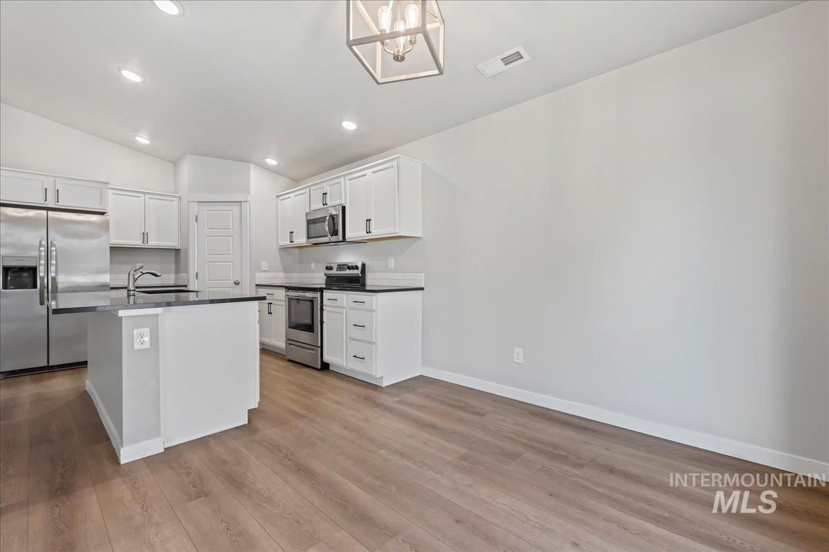 3061 S Green Forrest Way, Boise, Idaho 83709-3771, 3 Bedrooms, 2 Bathrooms, Residential For Sale, Price $449,990,MLS 98973454