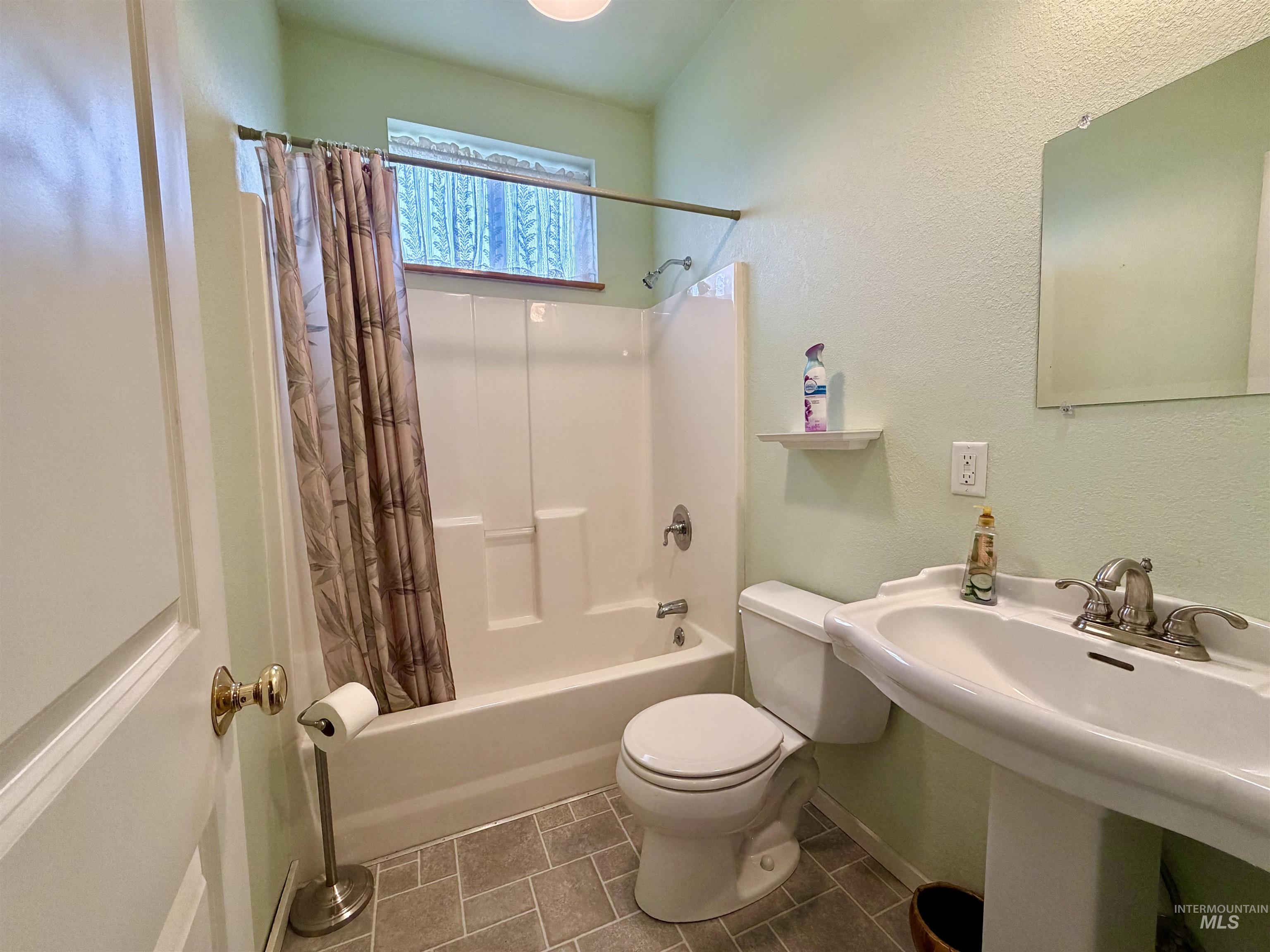 103 Llama Lane, Kamiah, Idaho 83536, 3 Bedrooms, 2.5 Bathrooms, Residential For Sale, Price $924,500,MLS 98973461