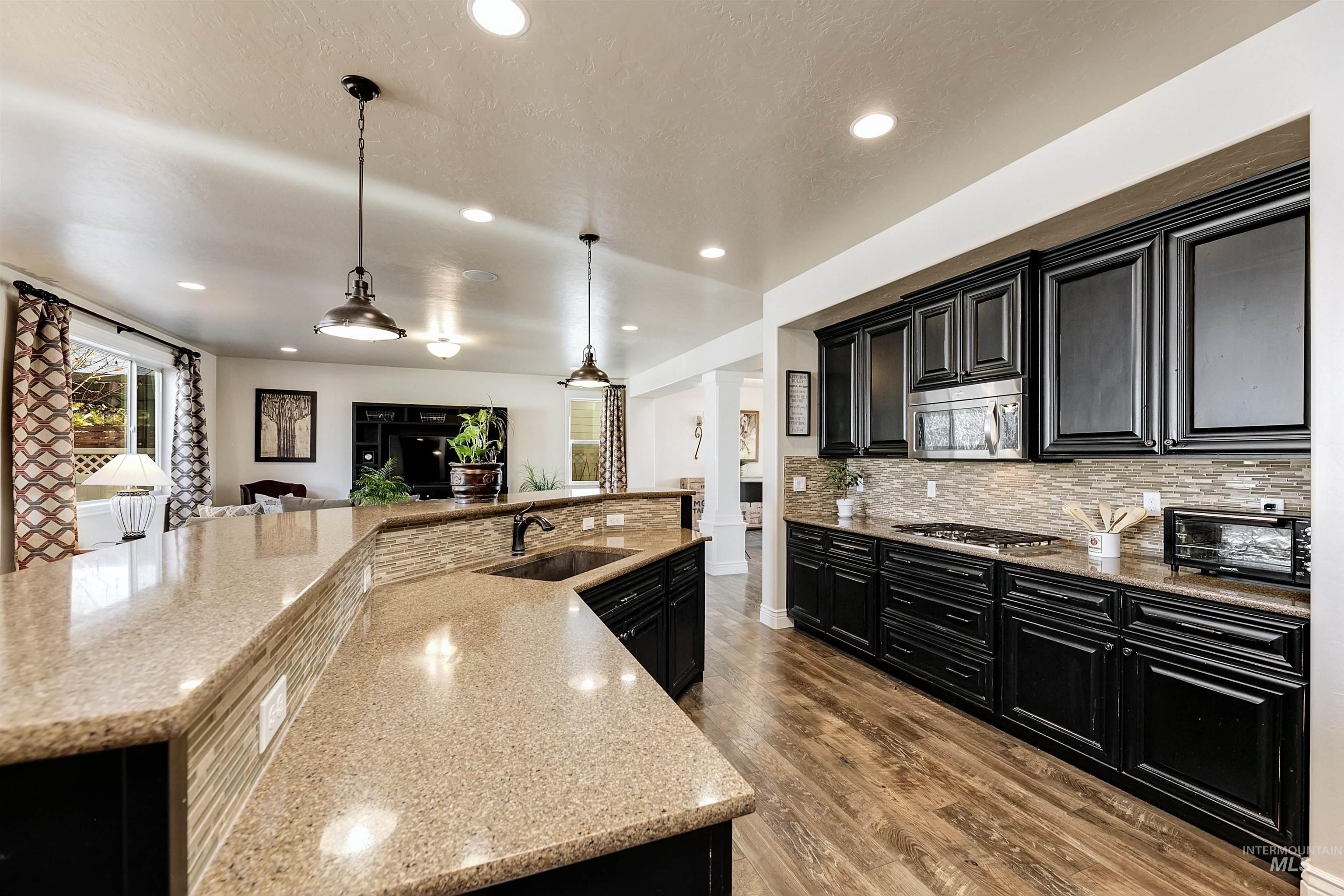 3048 W San Remo St., Meridian, Idaho 83646, 4 Bedrooms, 3.5 Bathrooms, Residential For Sale, Price $799,000,MLS 98973462