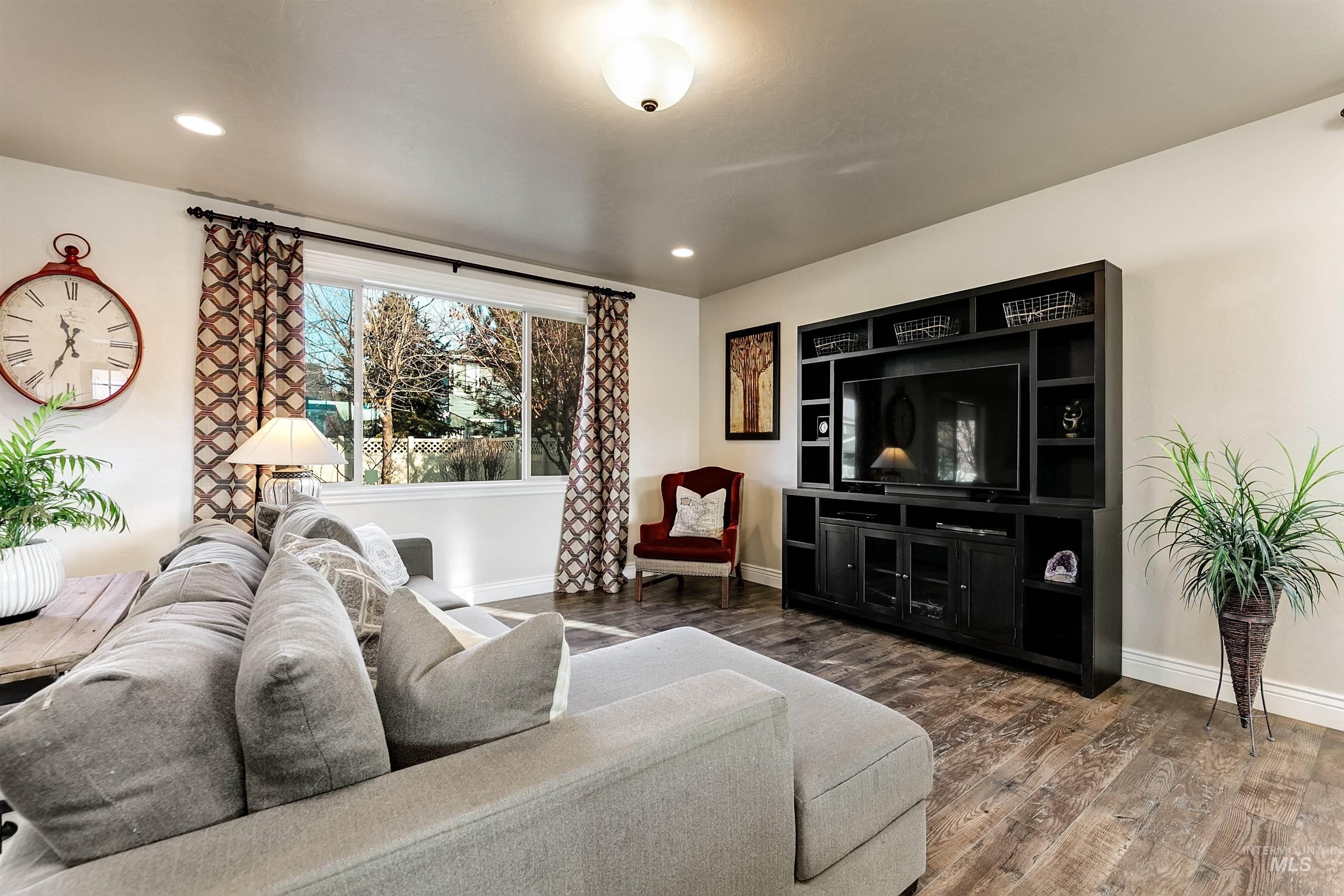 3048 W San Remo St., Meridian, Idaho 83646, 4 Bedrooms, 3.5 Bathrooms, Residential For Sale, Price $799,000,MLS 98973462