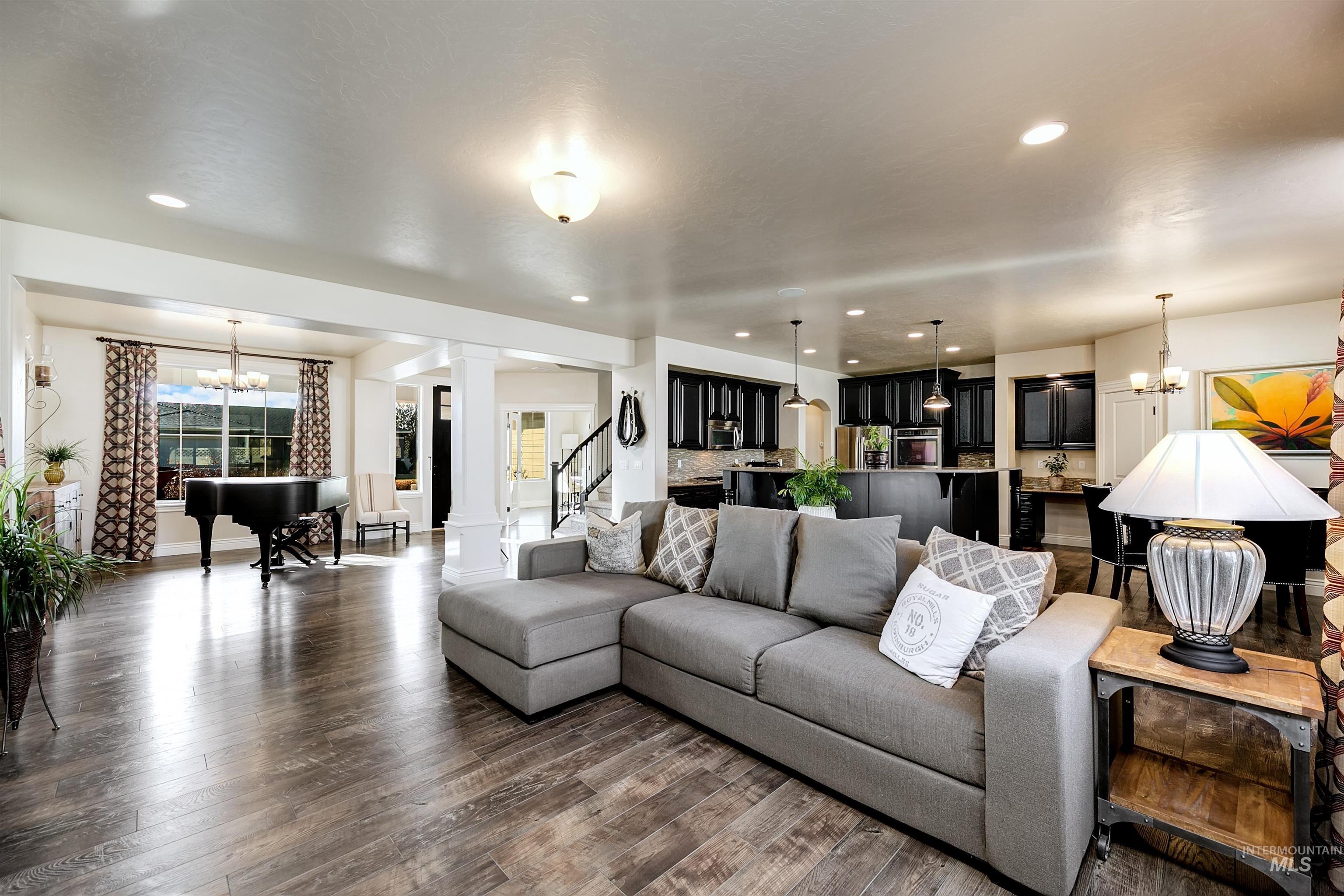 3048 W San Remo St., Meridian, Idaho 83646, 4 Bedrooms, 3.5 Bathrooms, Residential For Sale, Price $799,000,MLS 98973462