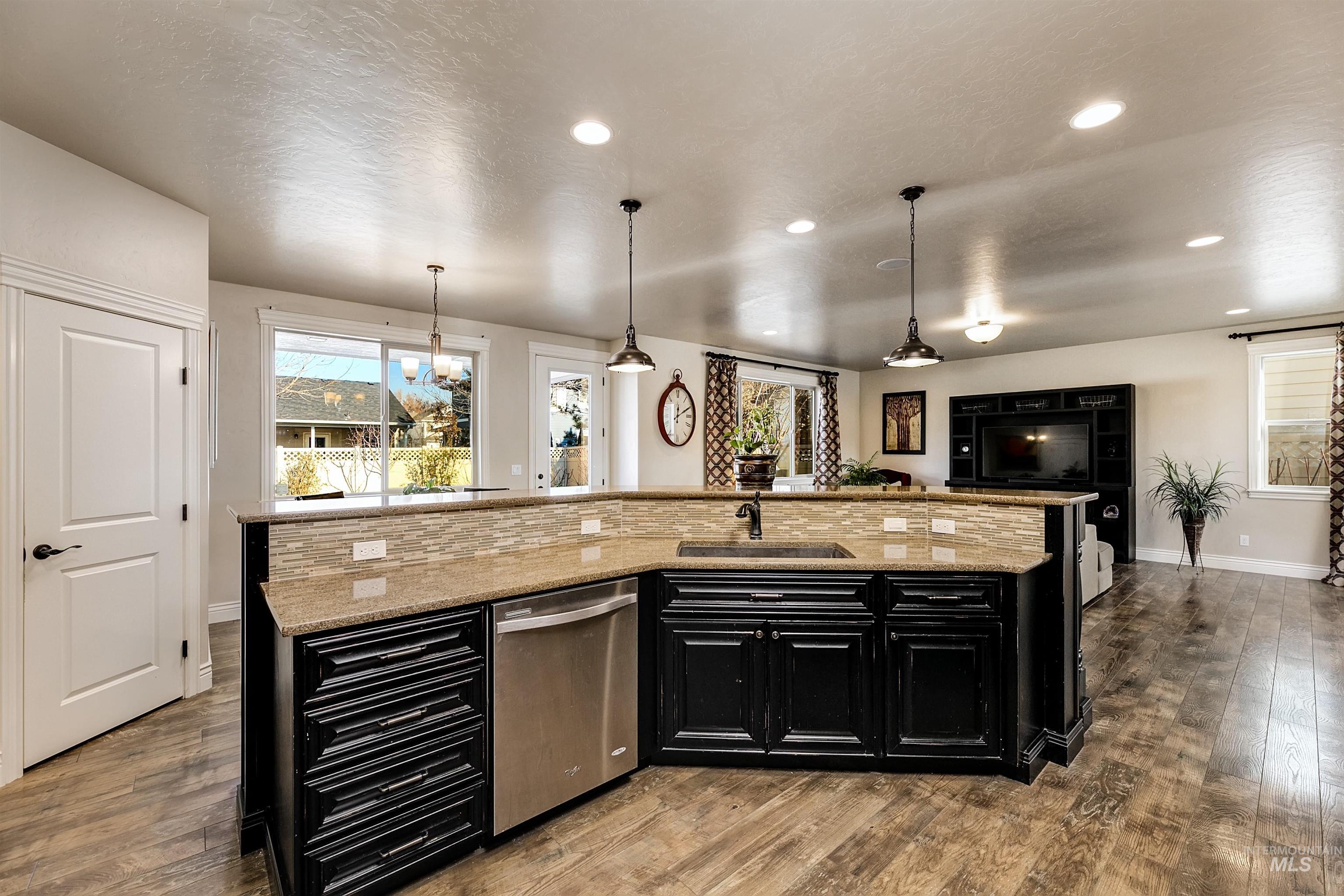 3048 W San Remo St., Meridian, Idaho 83646, 4 Bedrooms, 3.5 Bathrooms, Residential For Sale, Price $799,000,MLS 98973462