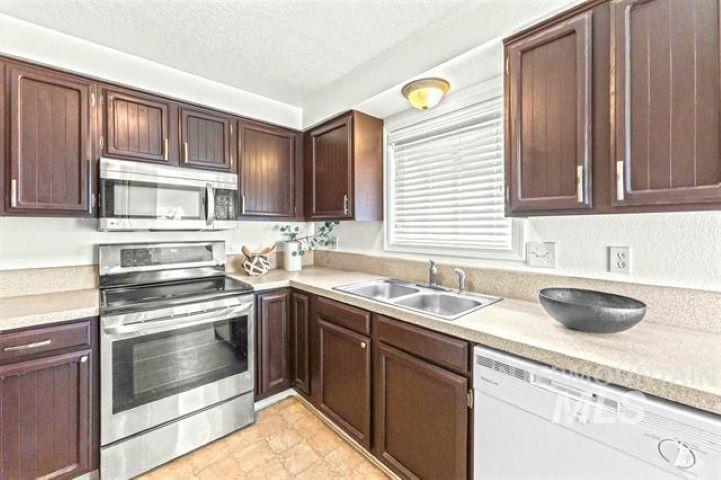 2481 W Rebecca Way, Meridian, Idaho 83646, 3 Bedrooms, 2 Bathrooms, Rental For Rent, Price $2,100,MLS 98973464