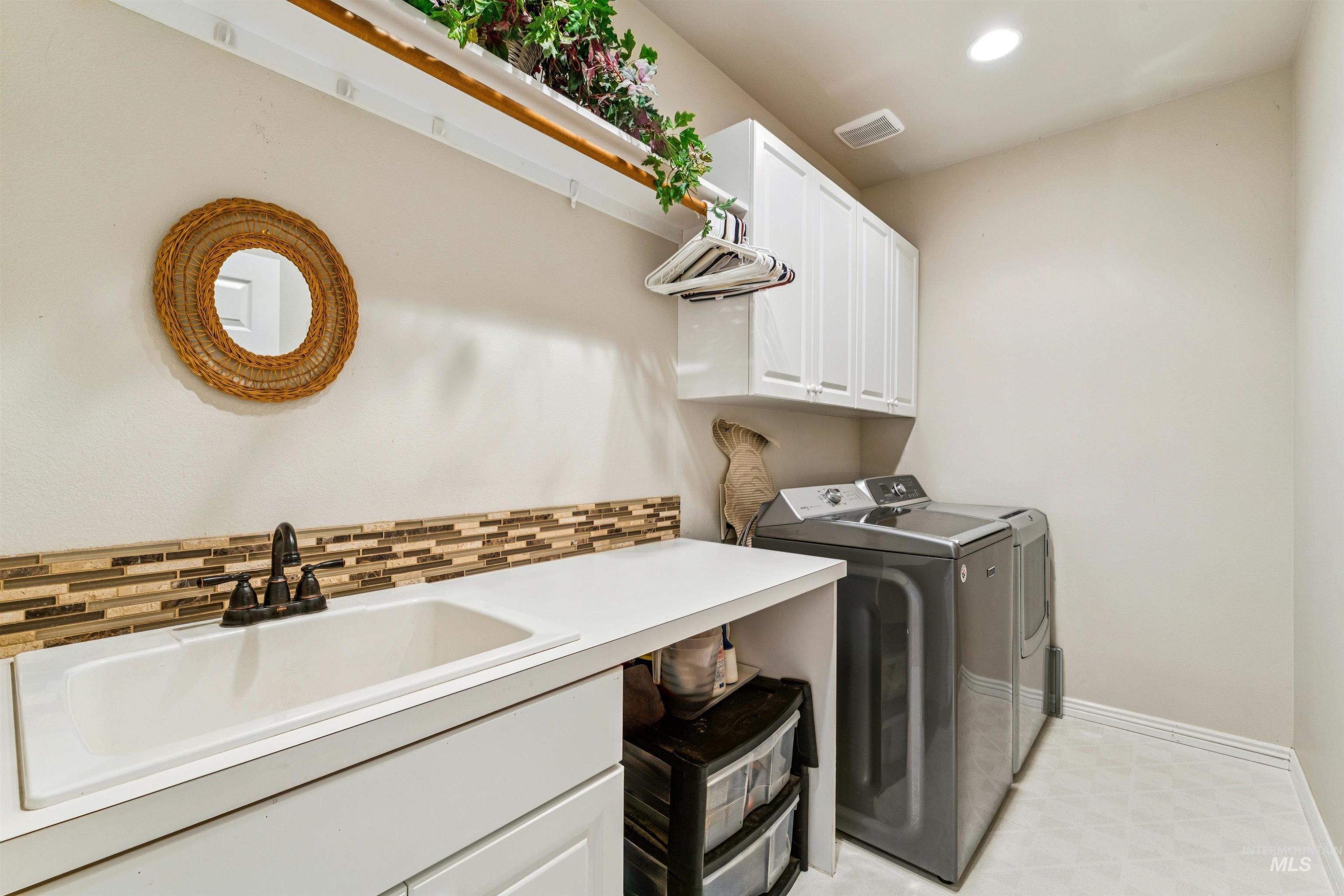 1506 S Willow Lake Place, Eagle, Idaho 83616, 5 Bedrooms, 3 Bathrooms, Residential For Sale, Price $852,500,MLS 98973465