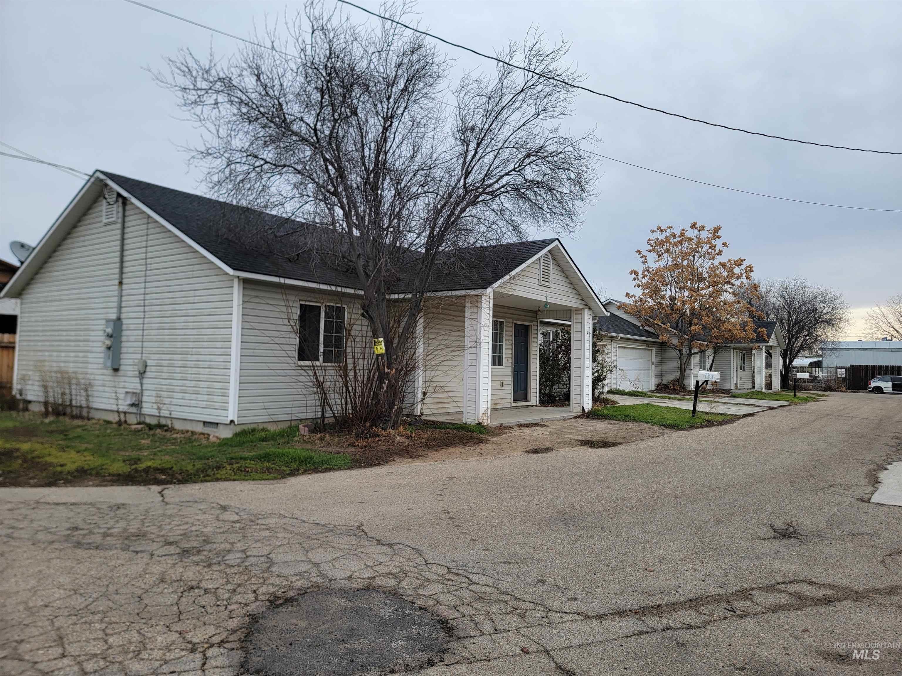 1324 -1328 N Flamingo Ct, Nampa, Idaho 83651-2037, 3 Bedrooms, 2 Bathrooms, Residential Income For Sale, Price $349,000,MLS 98973467