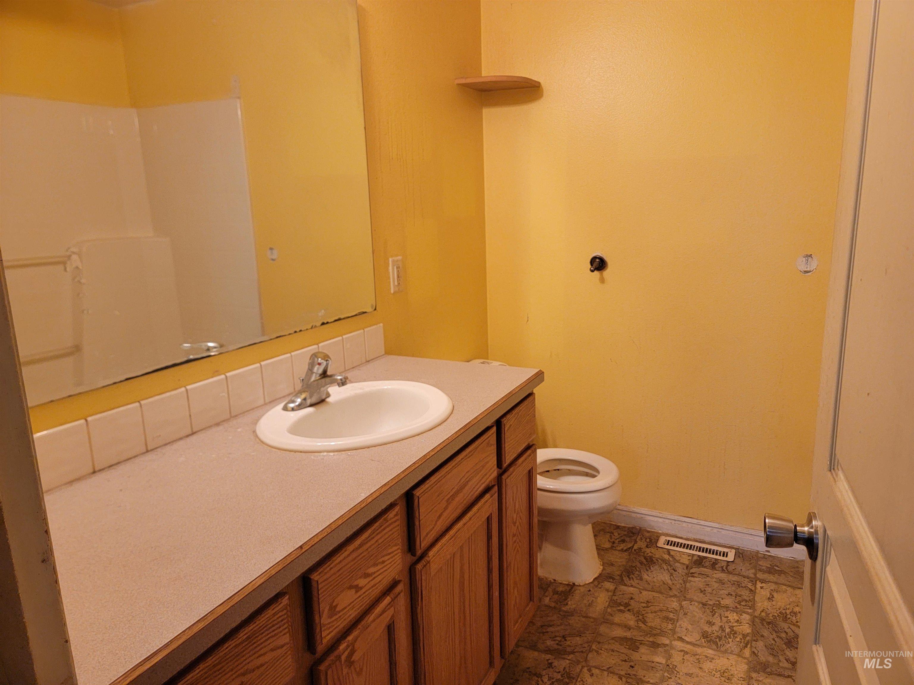 1324 -1328 N Flamingo Ct, Nampa, Idaho 83651-2037, 3 Bedrooms, 2 Bathrooms, Residential Income For Sale, Price $349,000,MLS 98973467