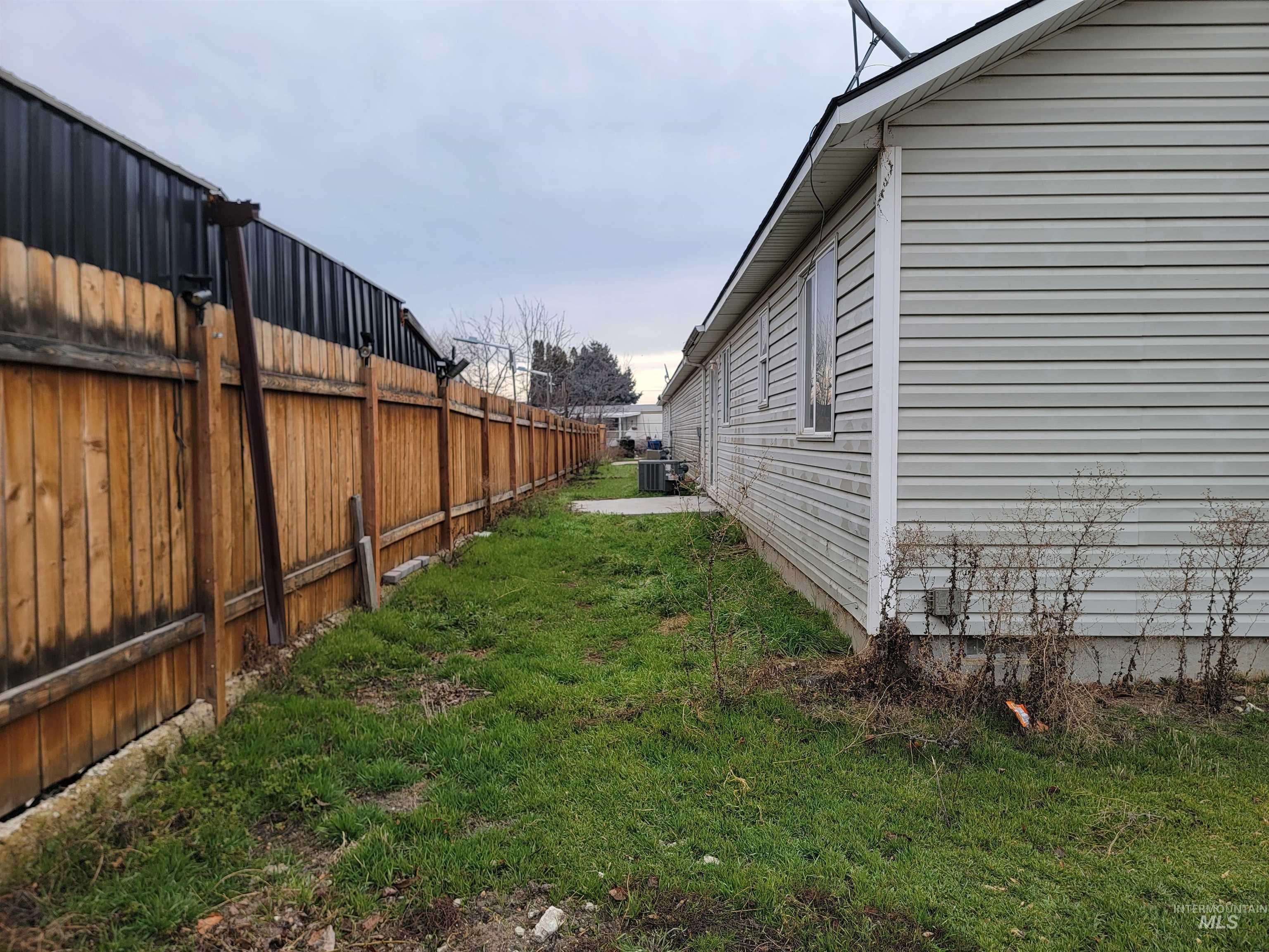 1324 -1328 N Flamingo Ct, Nampa, Idaho 83651-2037, 3 Bedrooms, 2 Bathrooms, Residential Income For Sale, Price $349,000,MLS 98973467