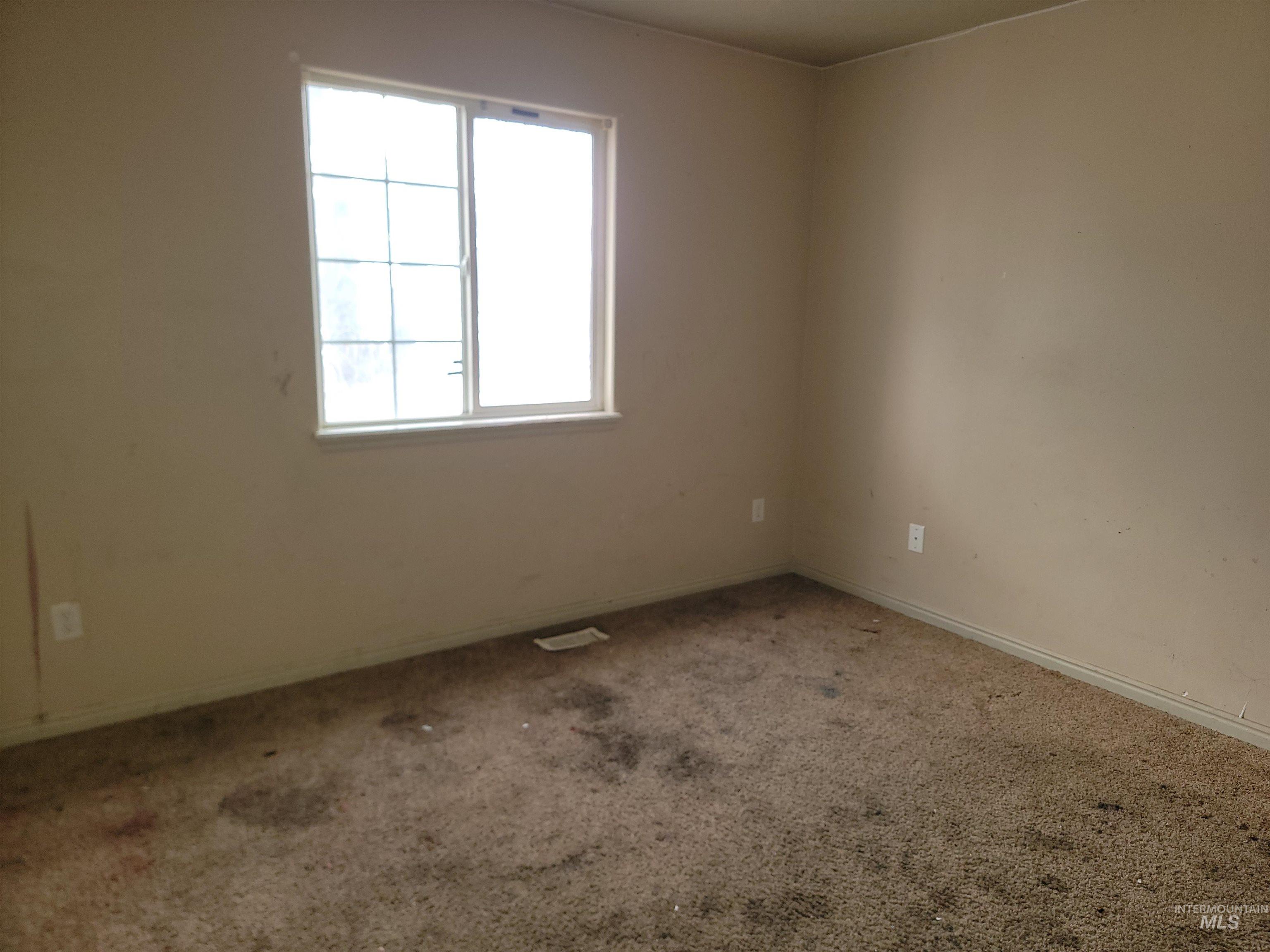 1324 -1328 N Flamingo Ct, Nampa, Idaho 83651-2037, 3 Bedrooms, 2 Bathrooms, Residential Income For Sale, Price $349,000,MLS 98973467