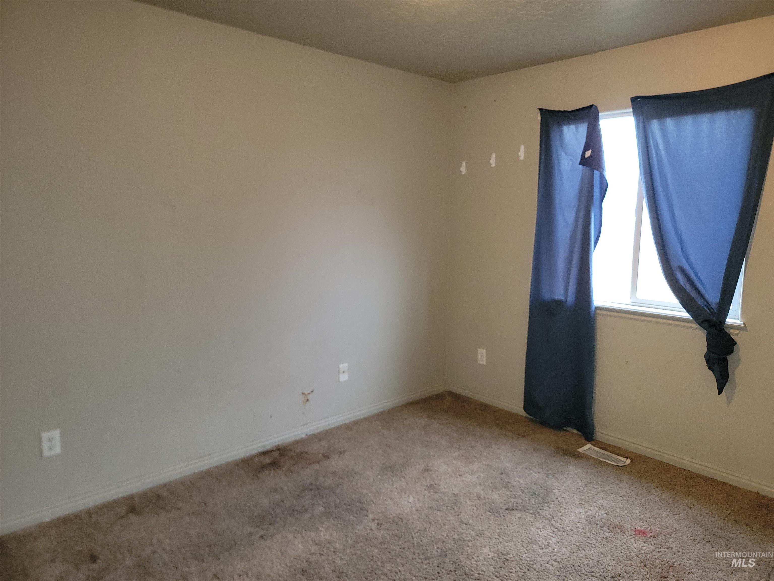 1324 -1328 N Flamingo Ct, Nampa, Idaho 83651-2037, 3 Bedrooms, 2 Bathrooms, Residential Income For Sale, Price $349,000,MLS 98973467