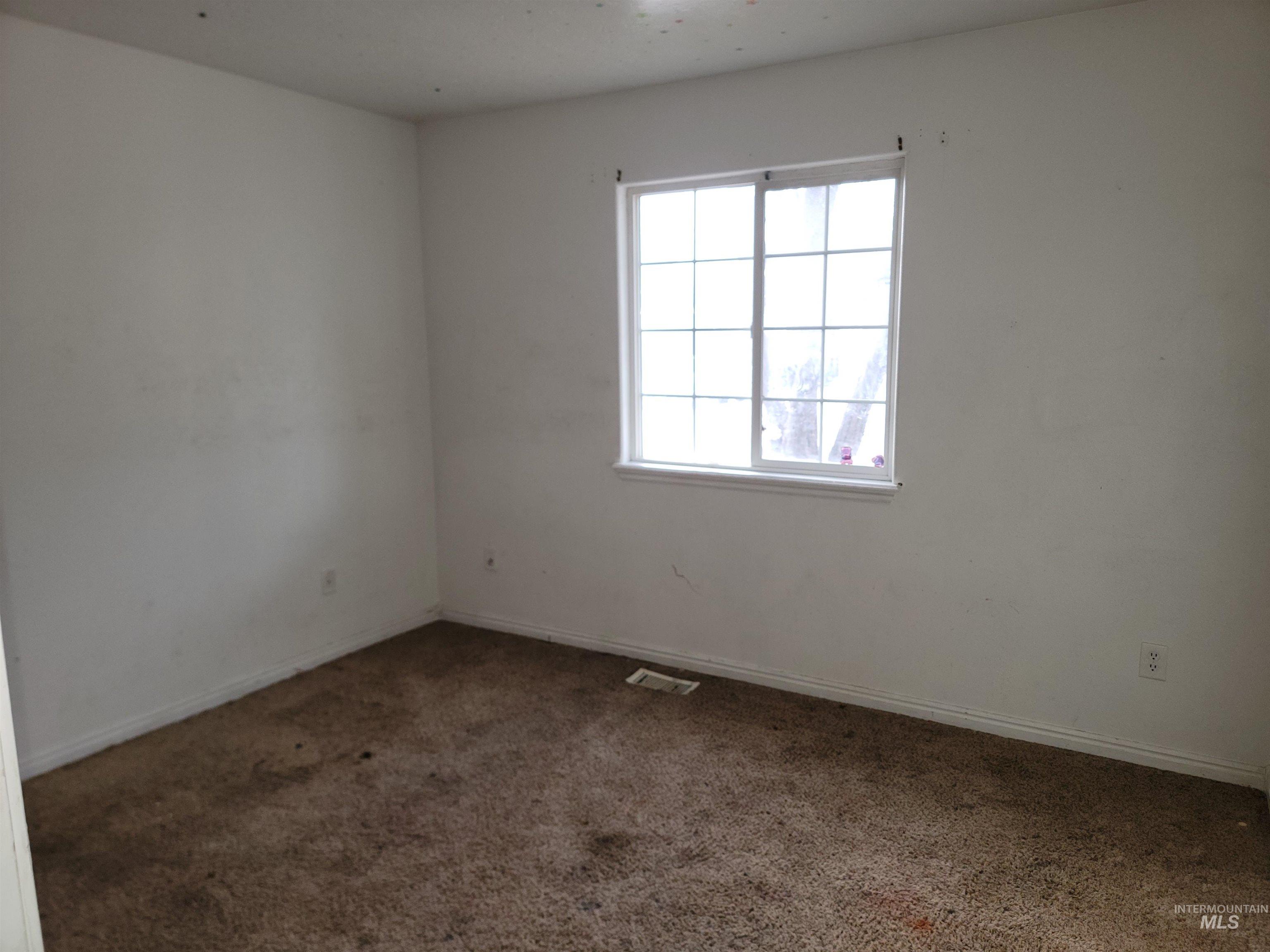 1324 -1328 N Flamingo Ct, Nampa, Idaho 83651-2037, 3 Bedrooms, 2 Bathrooms, Residential Income For Sale, Price $349,000,MLS 98973467