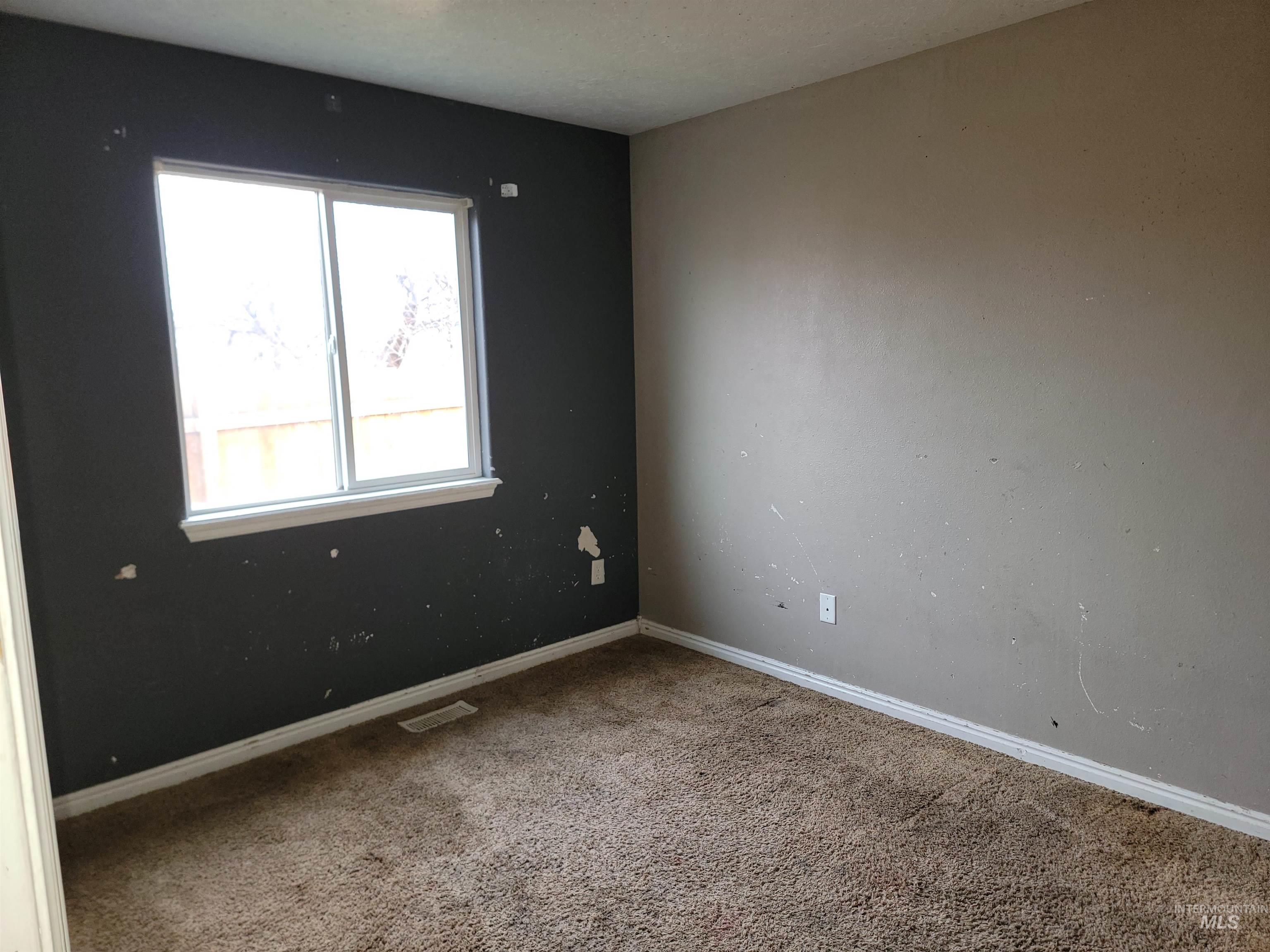 1324 -1328 N Flamingo Ct, Nampa, Idaho 83651-2037, 3 Bedrooms, 2 Bathrooms, Residential Income For Sale, Price $349,000,MLS 98973467