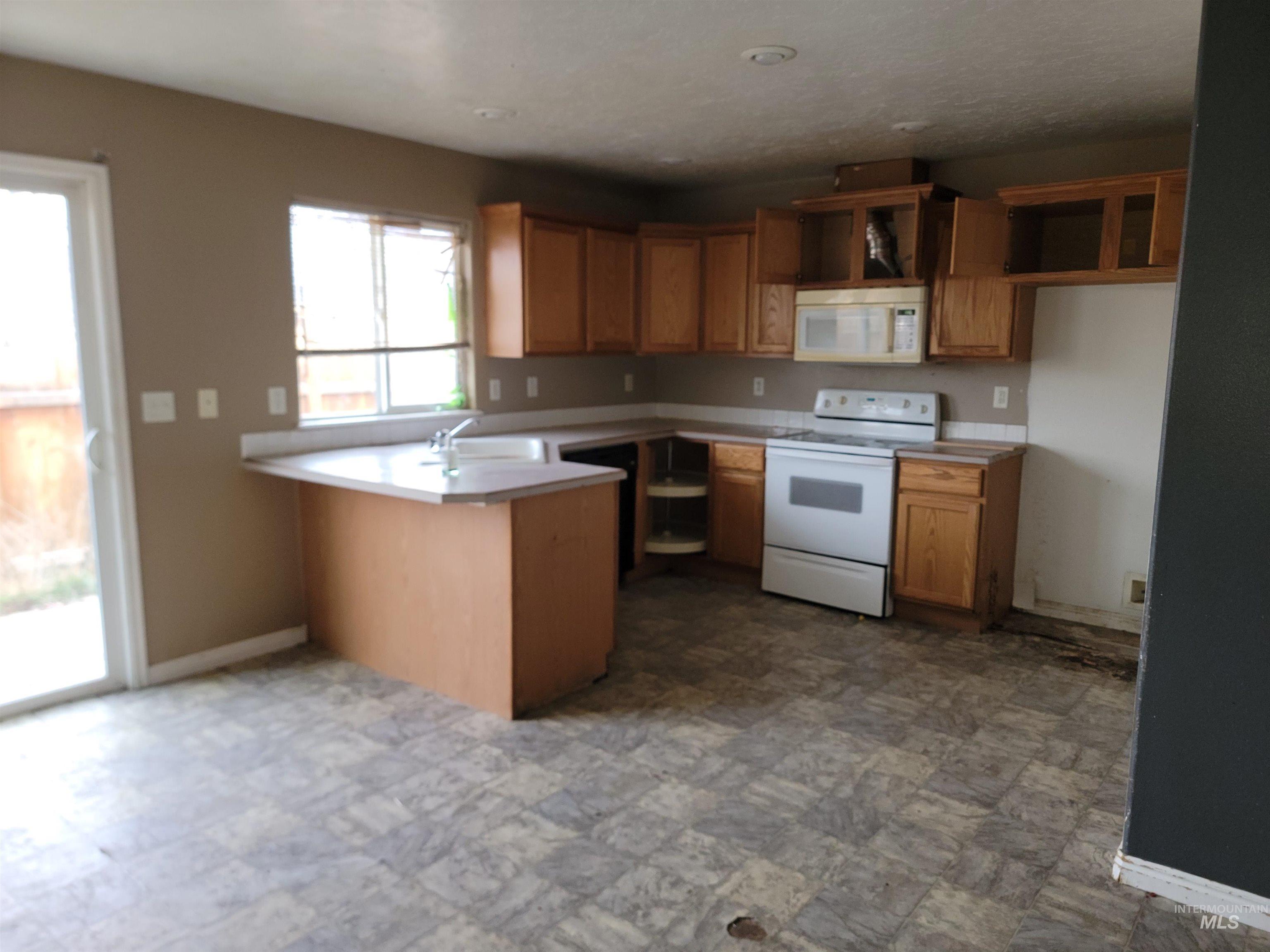 1324 -1328 N Flamingo Ct, Nampa, Idaho 83651-2037, 3 Bedrooms, 2 Bathrooms, Residential Income For Sale, Price $349,000,MLS 98973467