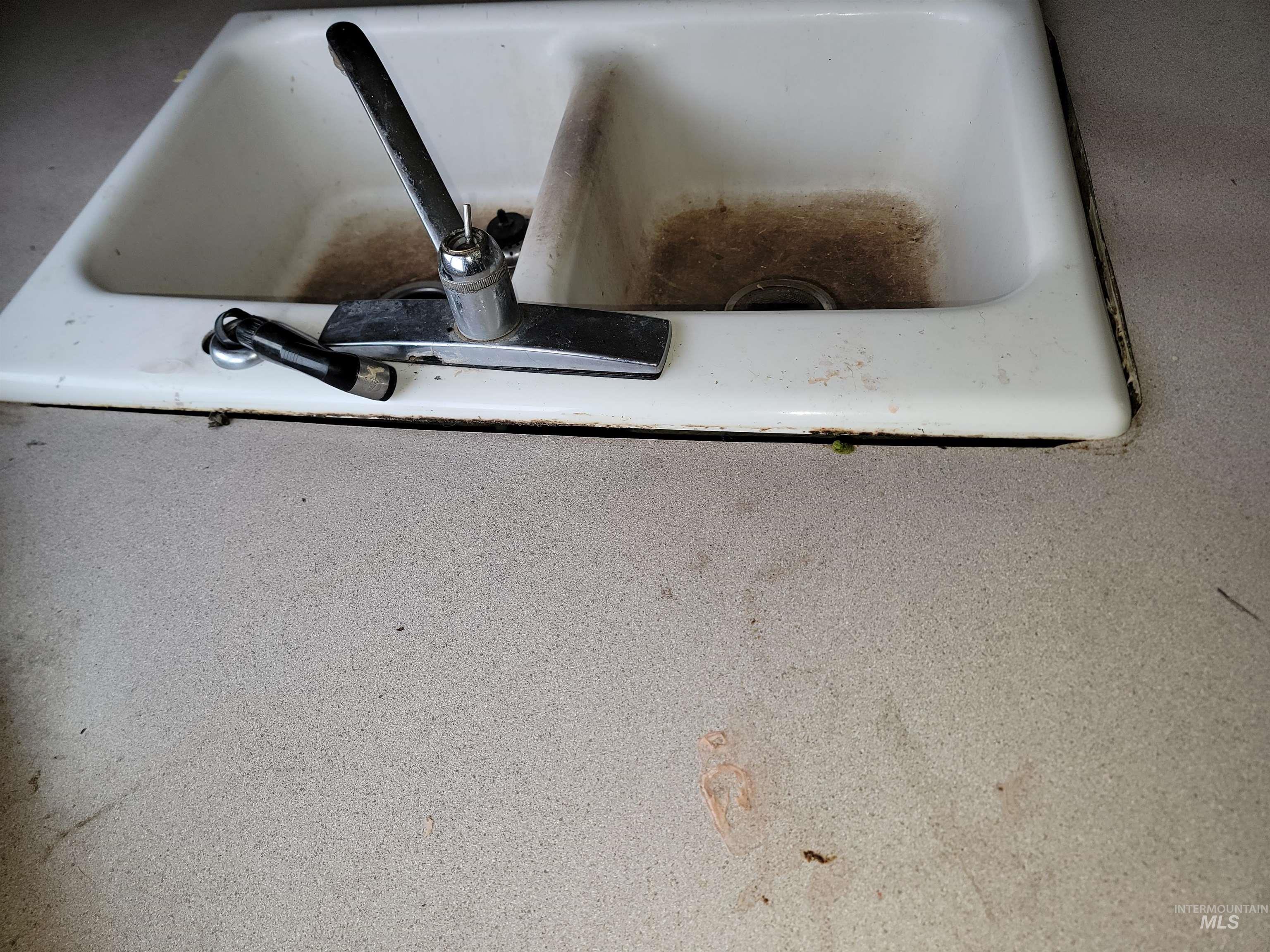 1324 -1328 N Flamingo Ct, Nampa, Idaho 83651-2037, 3 Bedrooms, 2 Bathrooms, Residential Income For Sale, Price $349,000,MLS 98973467