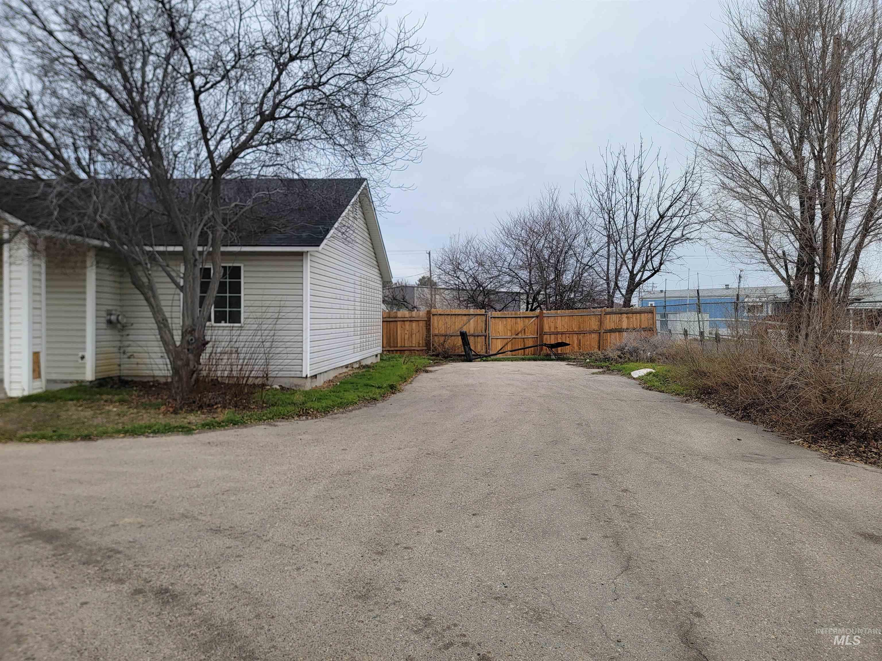 1324 -1328 N Flamingo Ct, Nampa, Idaho 83651-2037, 3 Bedrooms, 2 Bathrooms, Residential Income For Sale, Price $349,000,MLS 98973467