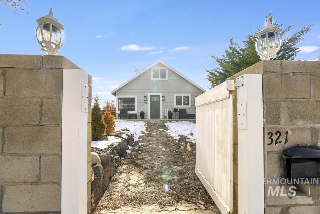 321 6th Ave W, Jerome, Idaho 83338, 2 Bedrooms, 2 Bathrooms, Residential For Sale, Price $310,000,MLS 98973468