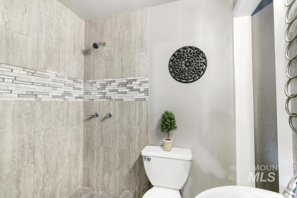 321 6th Ave W, Jerome, Idaho 83338, 2 Bedrooms, 2 Bathrooms, Residential For Sale, Price $310,000,MLS 98973468