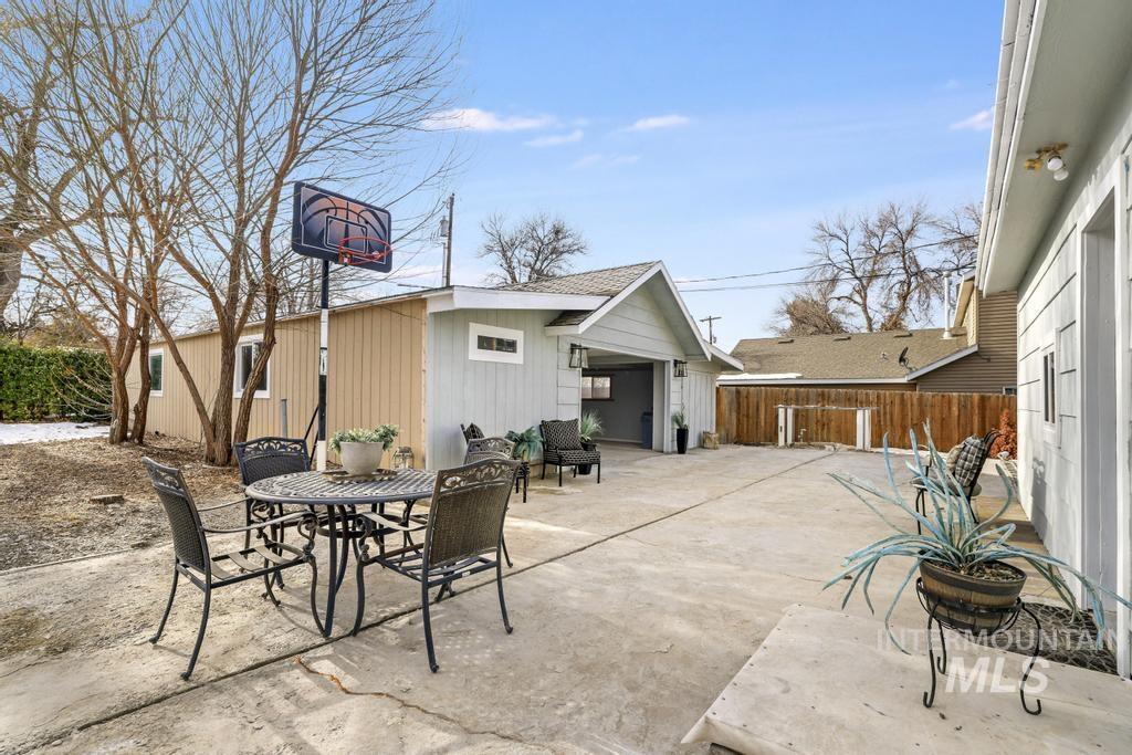 321 6th Ave W, Jerome, Idaho 83338, 2 Bedrooms, 2 Bathrooms, Residential For Sale, Price $310,000,MLS 98973468