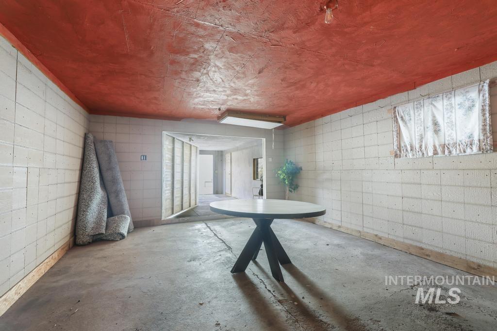 321 6th Ave W, Jerome, Idaho 83338, 2 Bedrooms, 2 Bathrooms, Residential For Sale, Price $310,000,MLS 98973468