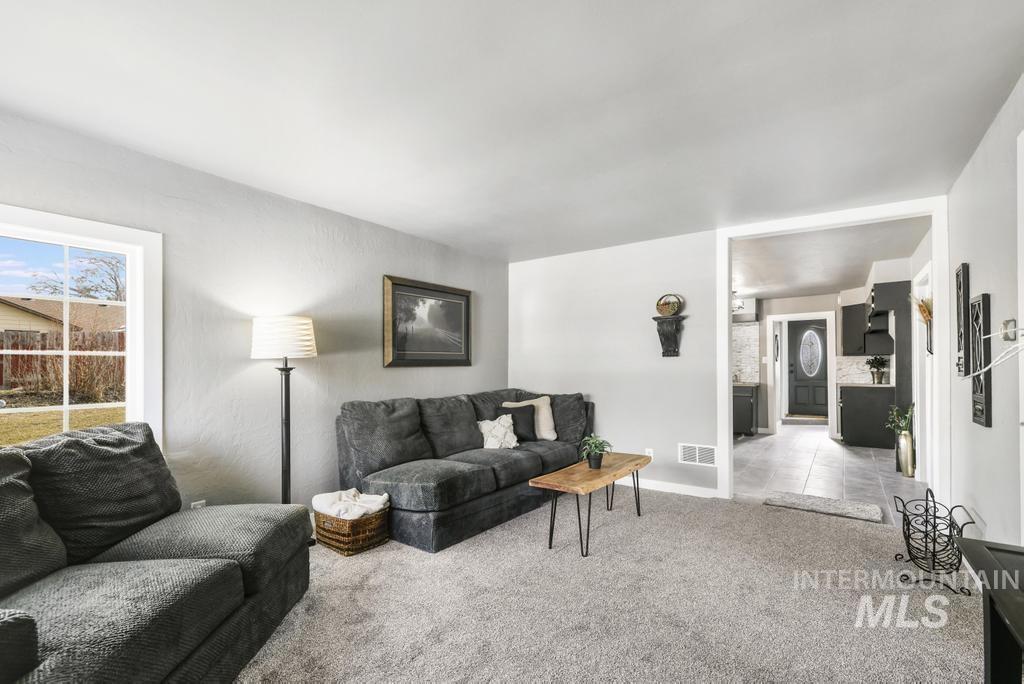 321 6th Ave W, Jerome, Idaho 83338, 2 Bedrooms, 2 Bathrooms, Residential For Sale, Price $310,000,MLS 98973468