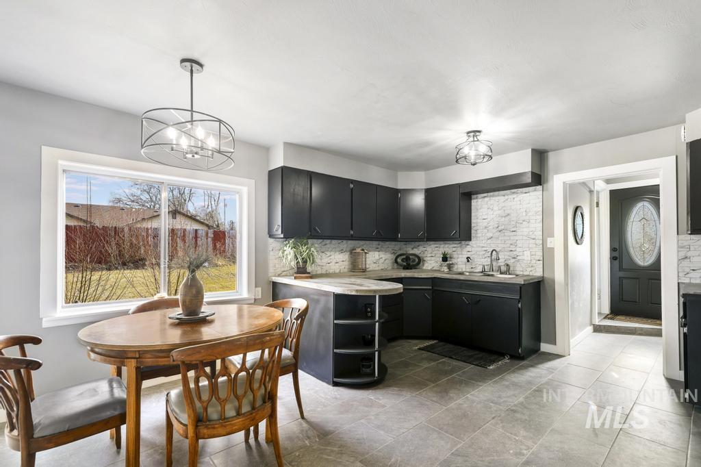 321 6th Ave W, Jerome, Idaho 83338, 2 Bedrooms, 2 Bathrooms, Residential For Sale, Price $310,000,MLS 98973468