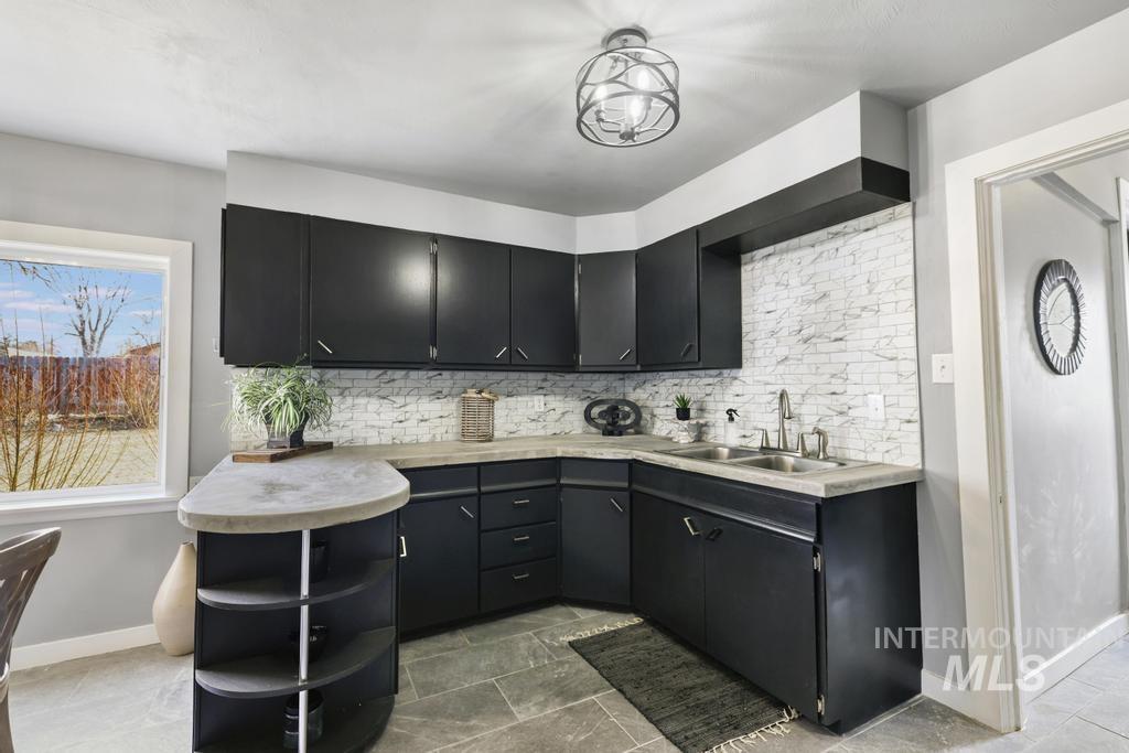 321 6th Ave W, Jerome, Idaho 83338, 2 Bedrooms, 2 Bathrooms, Residential For Sale, Price $310,000,MLS 98973468