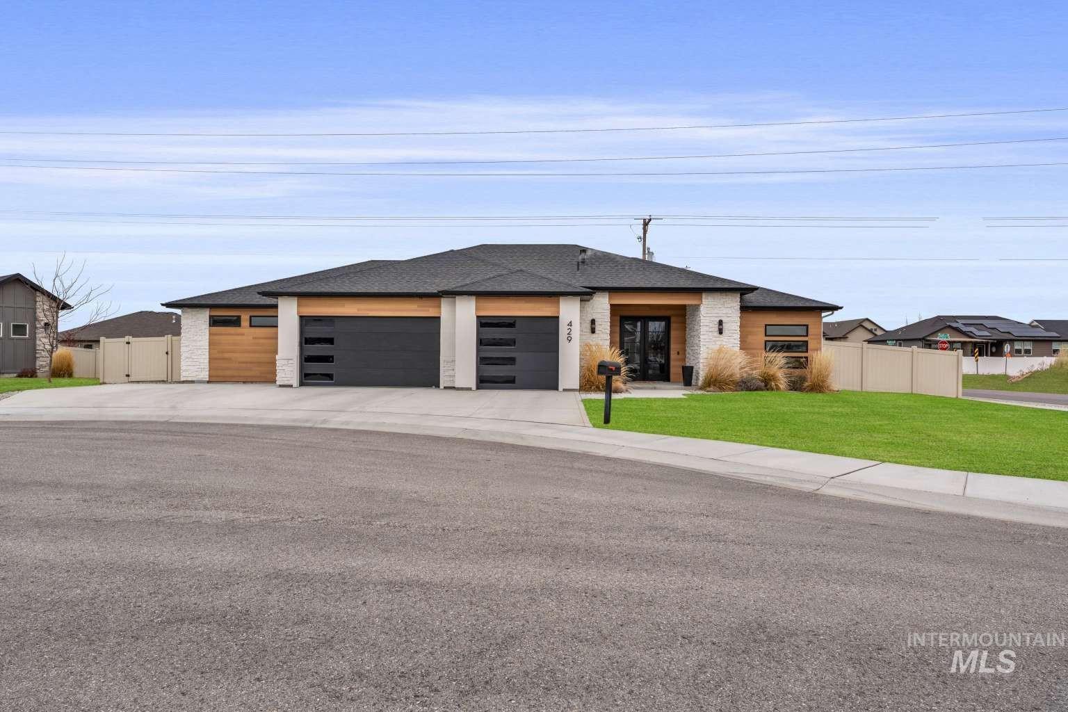 429 Meadowview Lane N, Twin Falls, Idaho 83301, 3 Bedrooms, 2.5 Bathrooms, Residential For Sale, Price $590,000,MLS 98973472