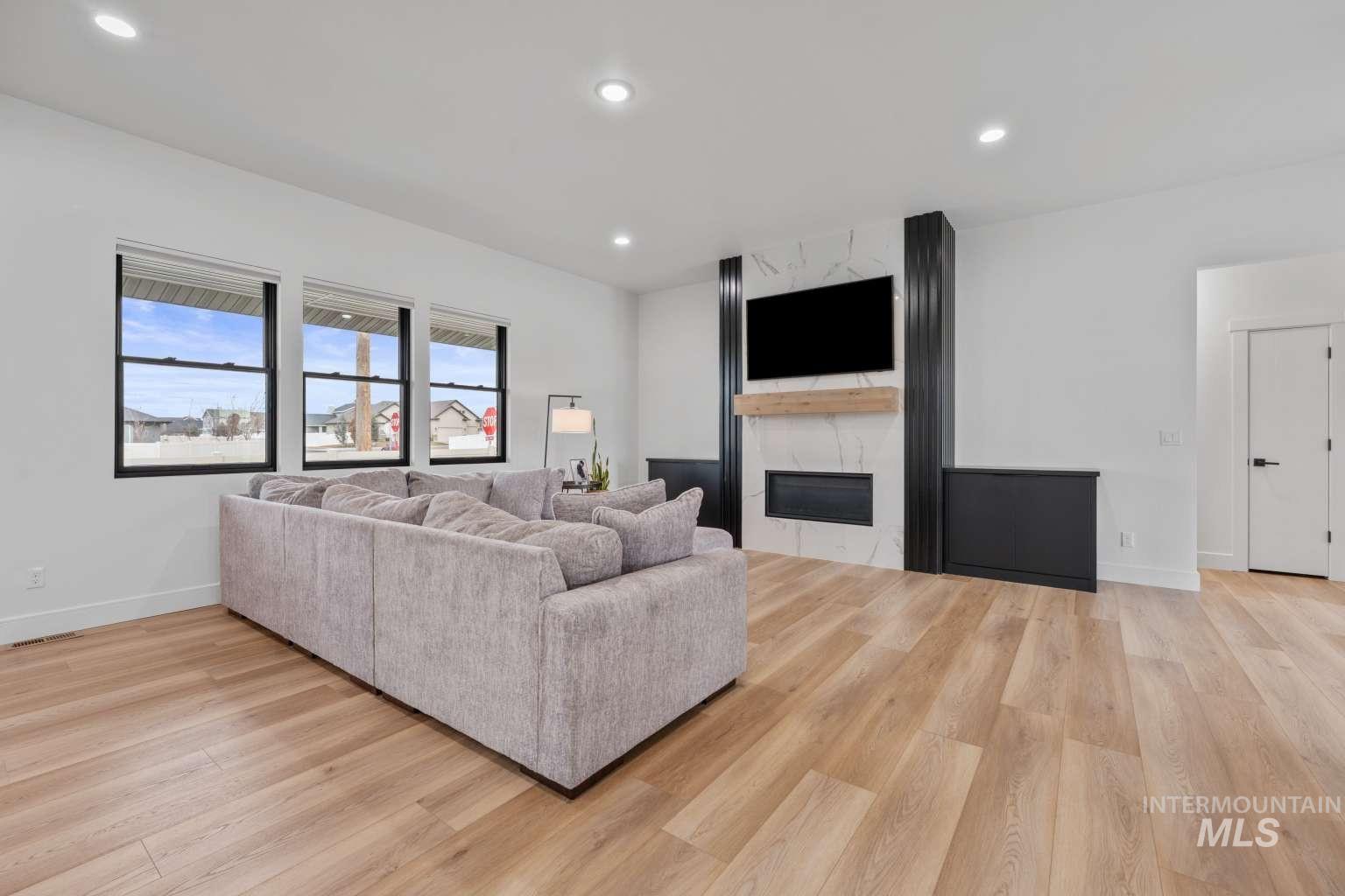 429 Meadowview Lane N, Twin Falls, Idaho 83301, 3 Bedrooms, 2.5 Bathrooms, Residential For Sale, Price $590,000,MLS 98973472