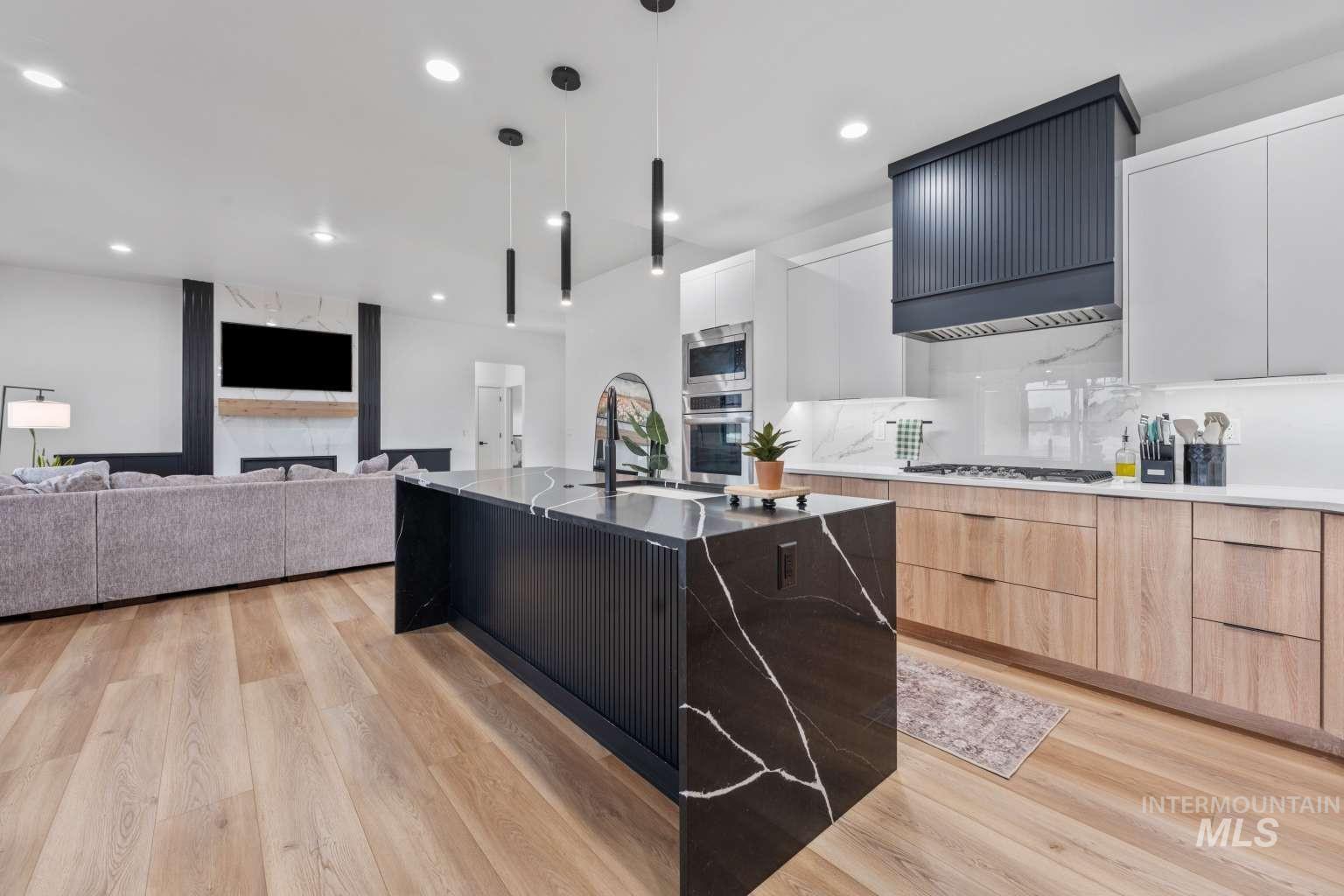 429 Meadowview Lane N, Twin Falls, Idaho 83301, 3 Bedrooms, 2.5 Bathrooms, Residential For Sale, Price $590,000,MLS 98973472