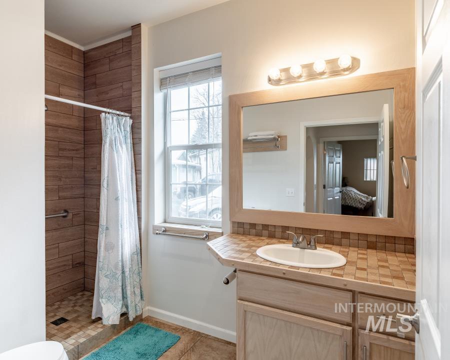 705 Rachel, Troy, Idaho 83871, 6 Bedrooms, 4 Bathrooms, Residential For Sale, Price $599,000,MLS 98973476