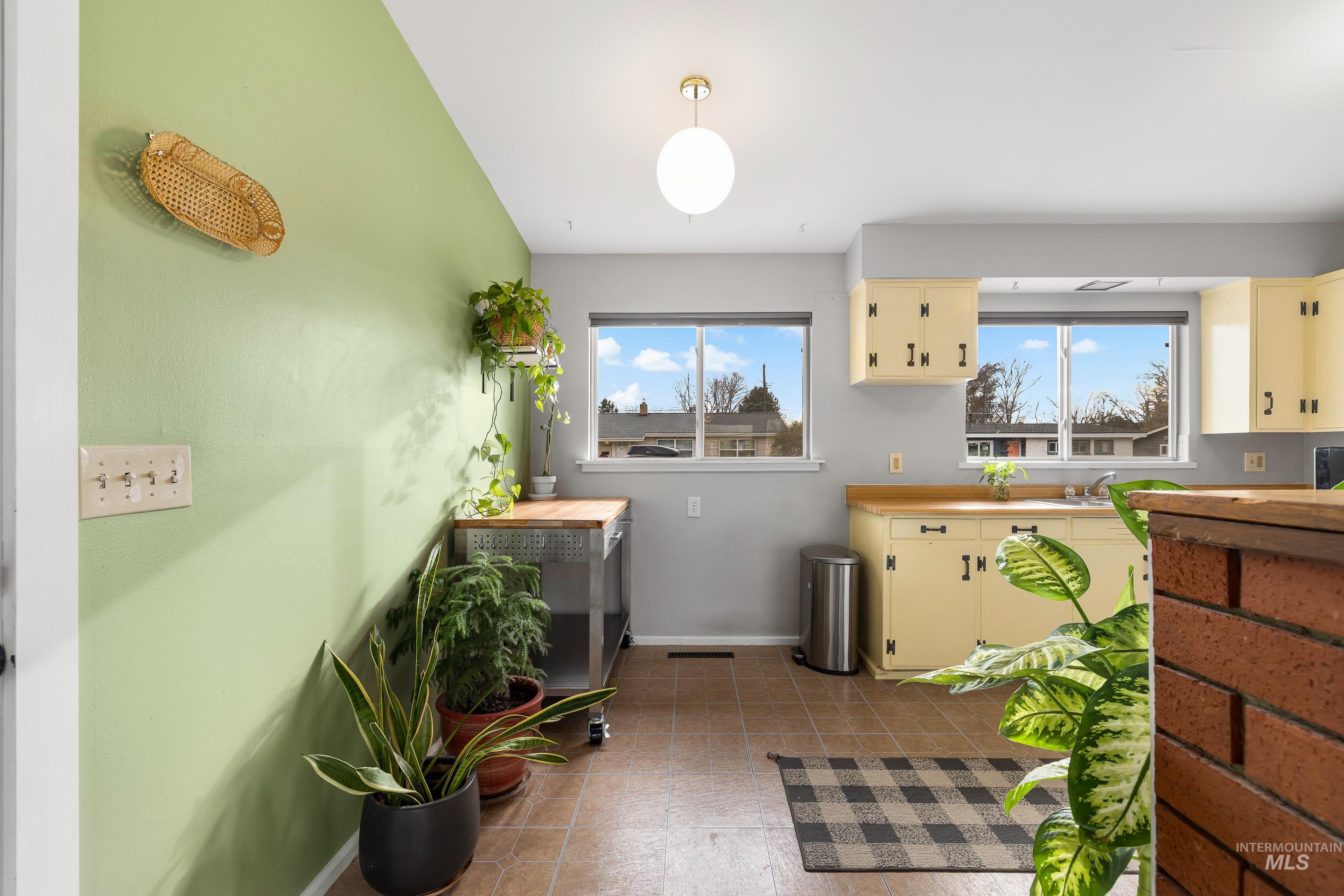 2824 W Kathryn St, Boise, Idaho 83705, 3 Bedrooms, 1 Bathroom, Residential For Sale, Price $360,000,MLS 98973477