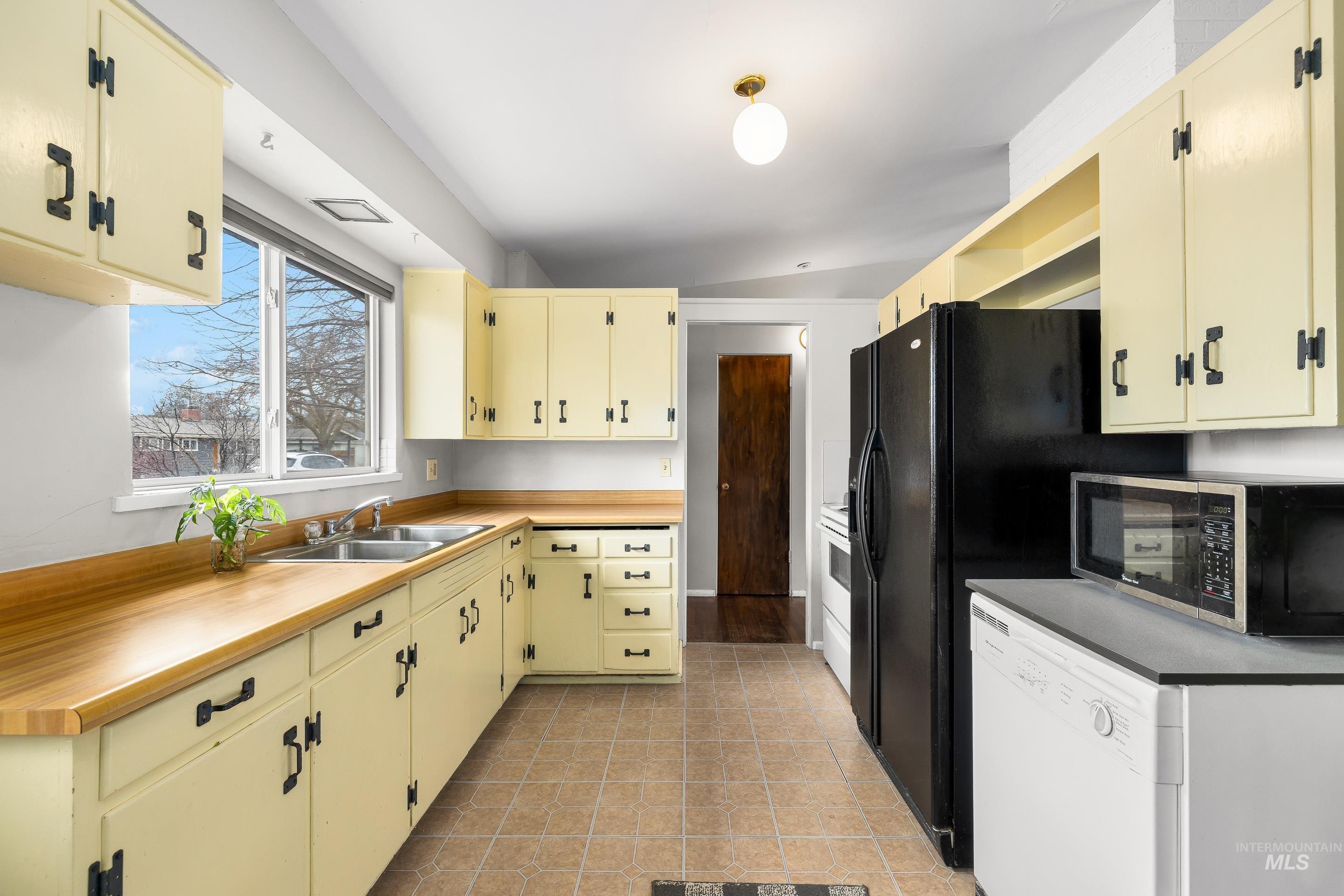 2824 W Kathryn St, Boise, Idaho 83705, 3 Bedrooms, 1 Bathroom, Residential For Sale, Price $360,000,MLS 98973477