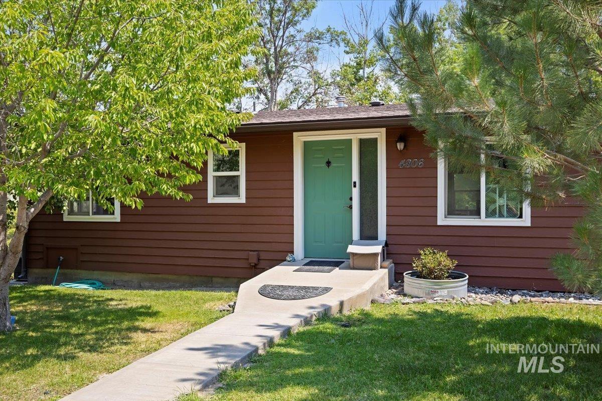 4806 Salmon Creek Dr, Buhl, Idaho 83316-0000, 4 Bedrooms, 2.5 Bathrooms, Residential For Sale, Price $680,000,MLS 98973482