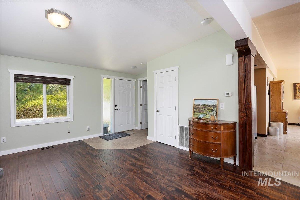 4806 Salmon Creek Dr, Buhl, Idaho 83316-0000, 4 Bedrooms, 2.5 Bathrooms, Residential For Sale, Price $680,000,MLS 98973482