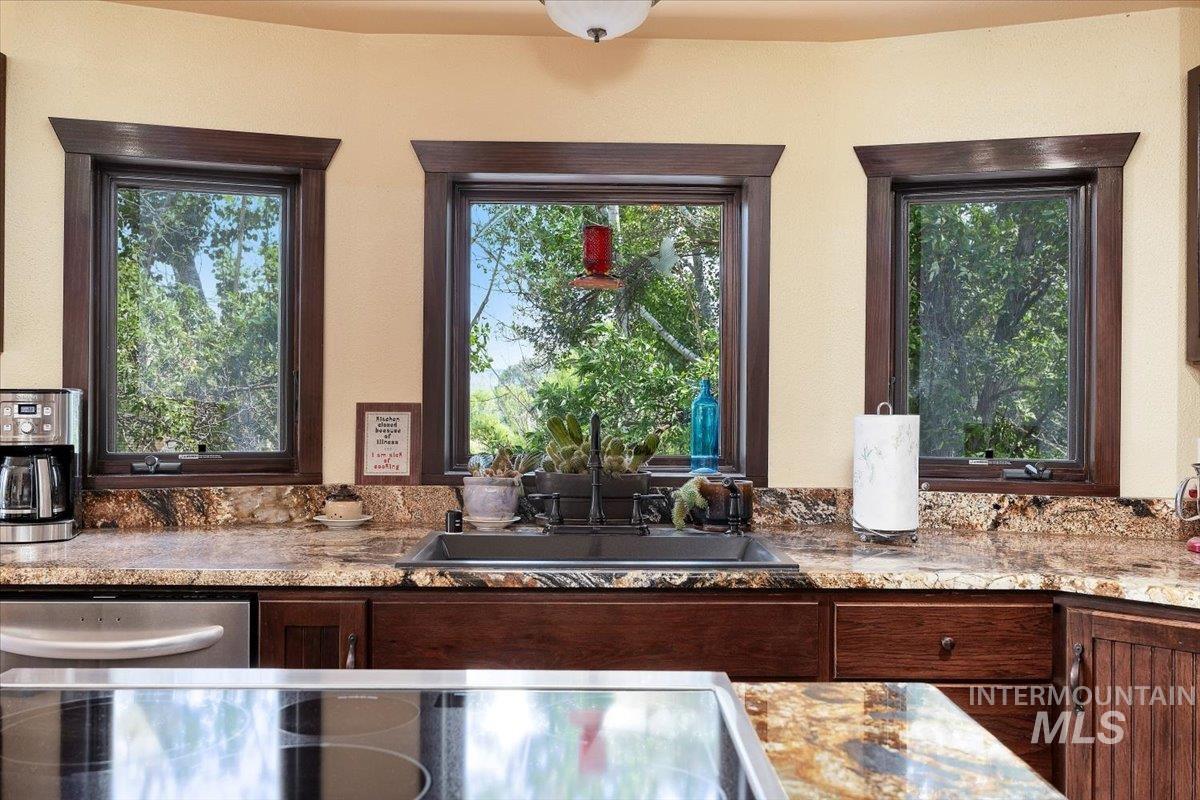 4806 Salmon Creek Dr, Buhl, Idaho 83316-0000, 4 Bedrooms, 2.5 Bathrooms, Residential For Sale, Price $680,000,MLS 98973482