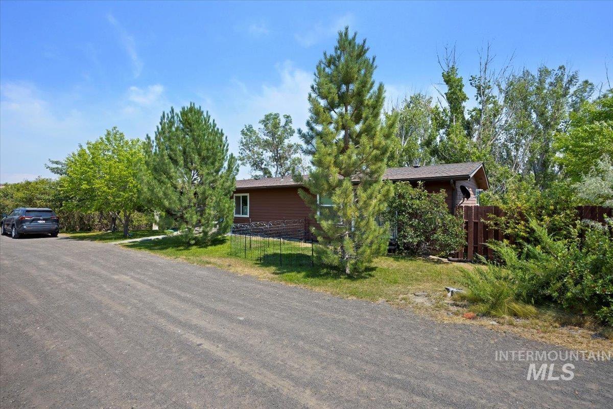 4806 Salmon Creek Dr, Buhl, Idaho 83316-0000, 4 Bedrooms, 2.5 Bathrooms, Residential For Sale, Price $680,000,MLS 98973482