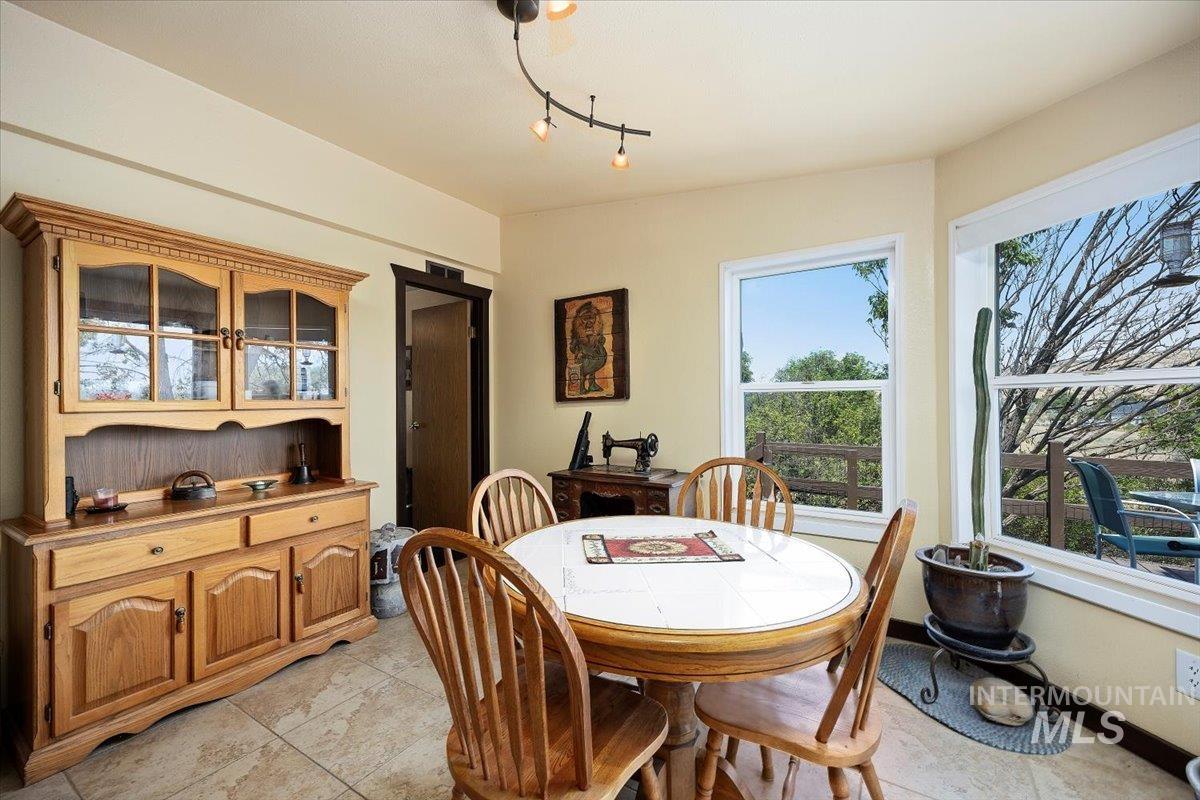 4806 Salmon Creek Dr, Buhl, Idaho 83316-0000, 4 Bedrooms, 2.5 Bathrooms, Residential For Sale, Price $680,000,MLS 98973482