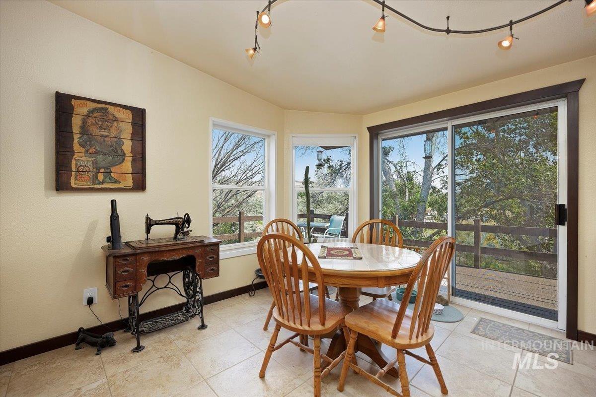 4806 Salmon Creek Dr, Buhl, Idaho 83316-0000, 4 Bedrooms, 2.5 Bathrooms, Residential For Sale, Price $680,000,MLS 98973482