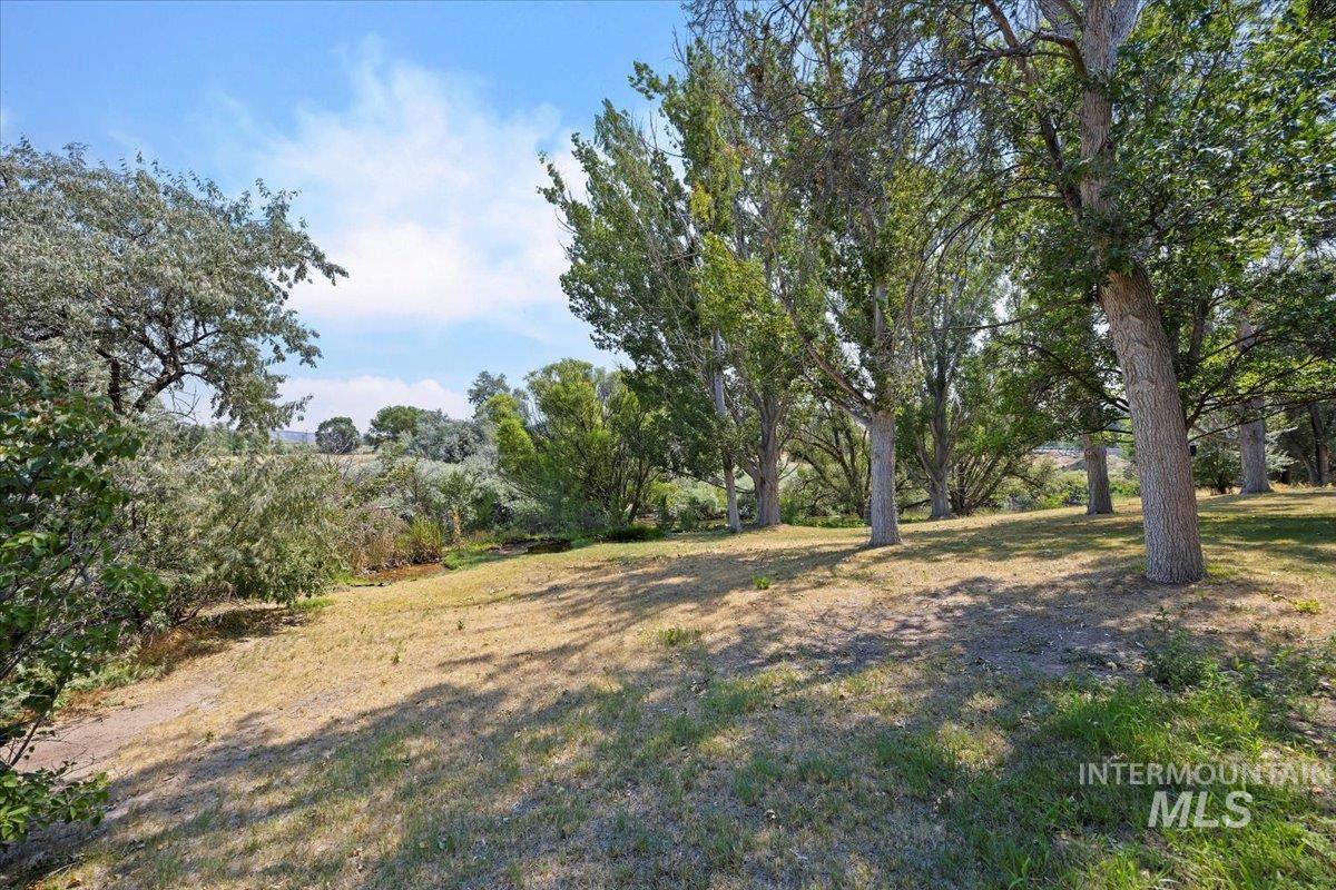 4806 Salmon Creek Dr, Buhl, Idaho 83316-0000, 4 Bedrooms, 2.5 Bathrooms, Residential For Sale, Price $680,000,MLS 98973482