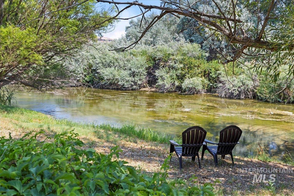 4806 Salmon Creek Dr, Buhl, Idaho 83316-0000, 4 Bedrooms, 2.5 Bathrooms, Residential For Sale, Price $680,000,MLS 98973482